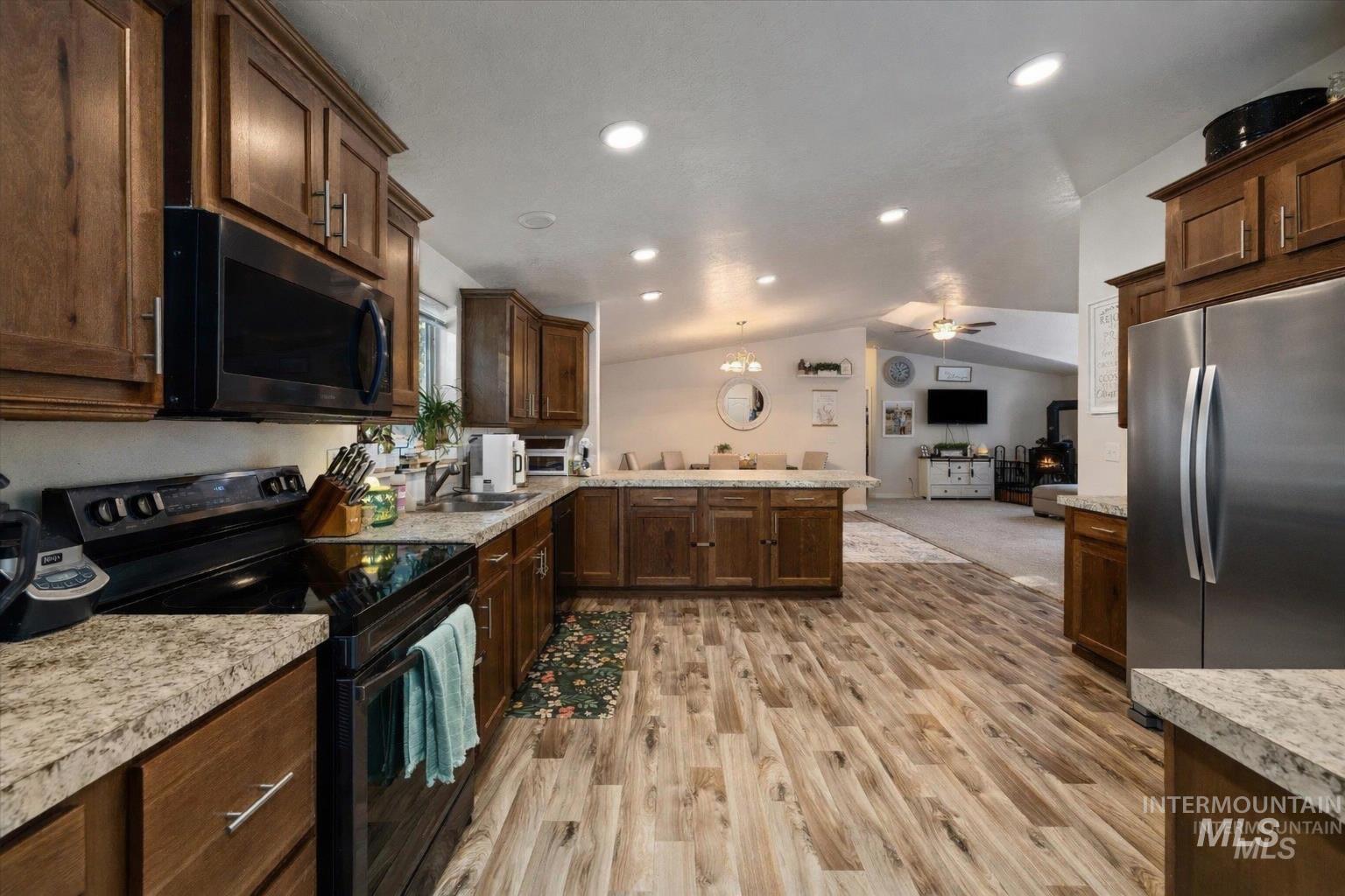 17 Mountain Meadow Rd, Idaho City, Idaho 83631, 3 Bedrooms, 2 Bathrooms, Residential For Sale, Price $475,000, 98983968