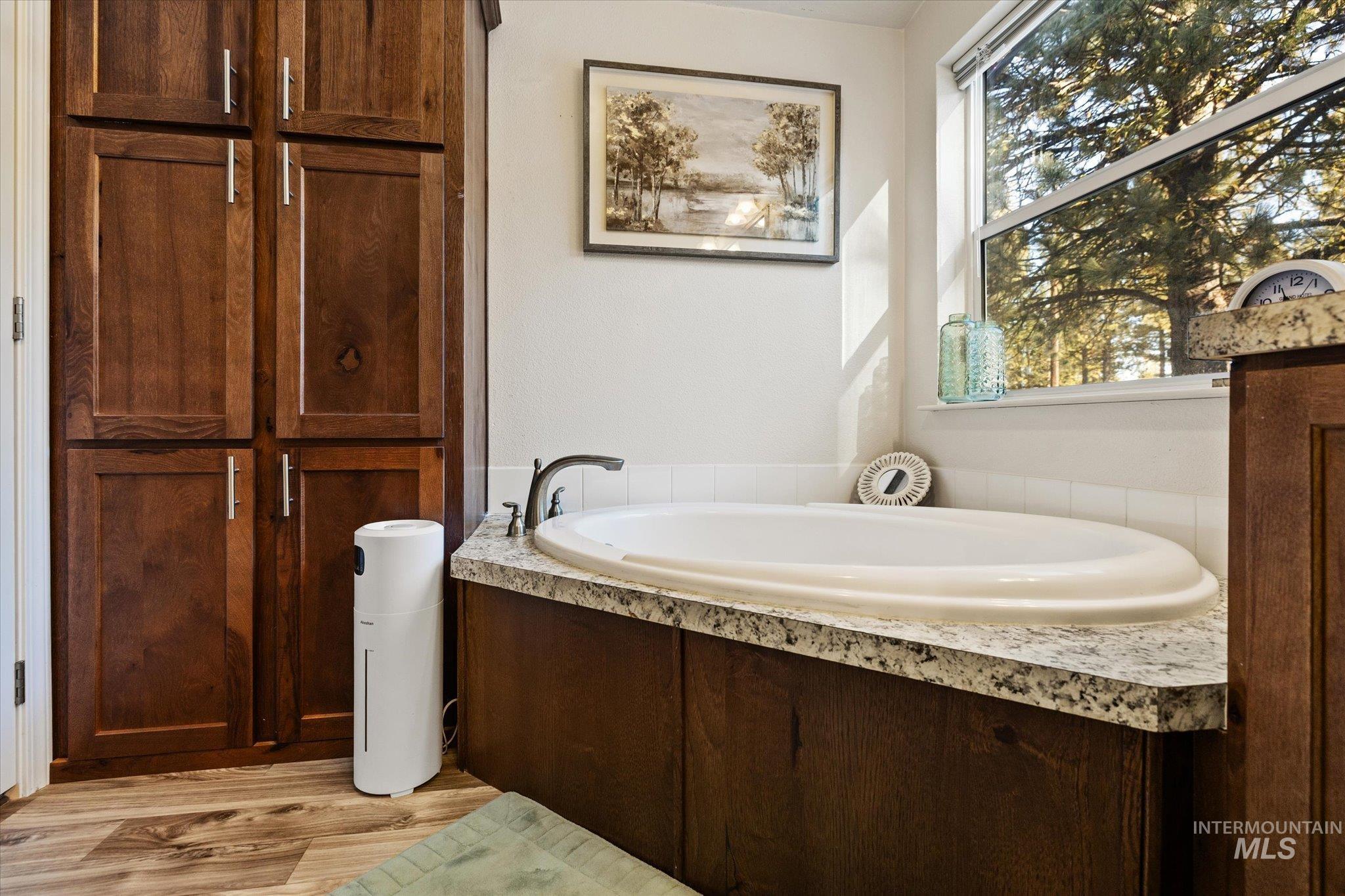 17 Mountain Meadow Rd, Idaho City, Idaho 83631, 3 Bedrooms, 2 Bathrooms, Residential For Sale, Price $475,000, 98983968