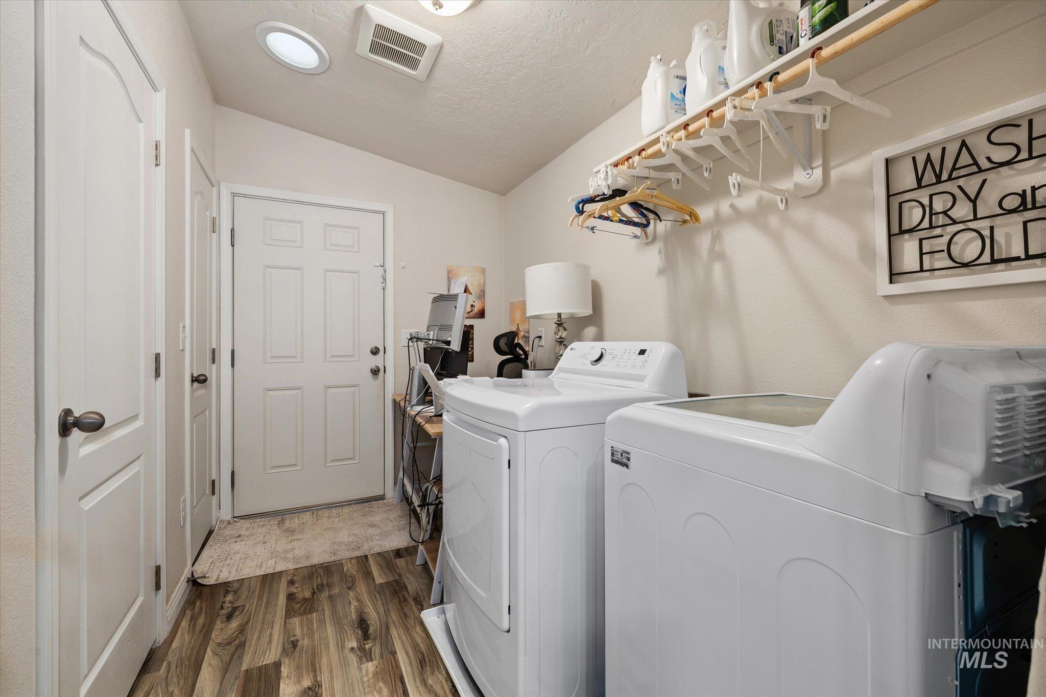 17 Mountain Meadow Rd, Idaho City, Idaho 83631, 3 Bedrooms, 2 Bathrooms, Residential For Sale, Price $475,000, 98983968