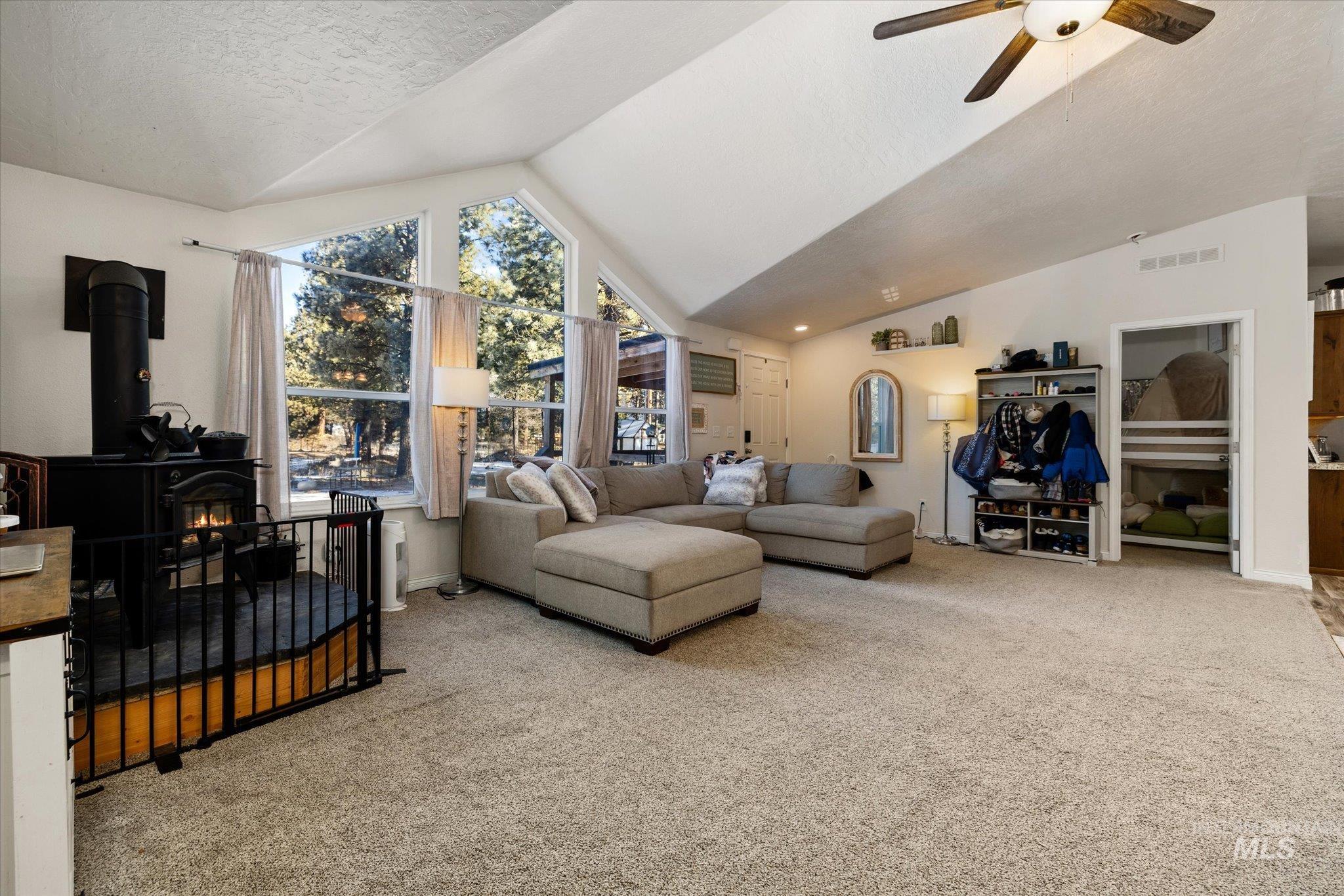 17 Mountain Meadow Rd, Idaho City, Idaho 83631, 3 Bedrooms, 2 Bathrooms, Residential For Sale, Price $475,000, 98983968