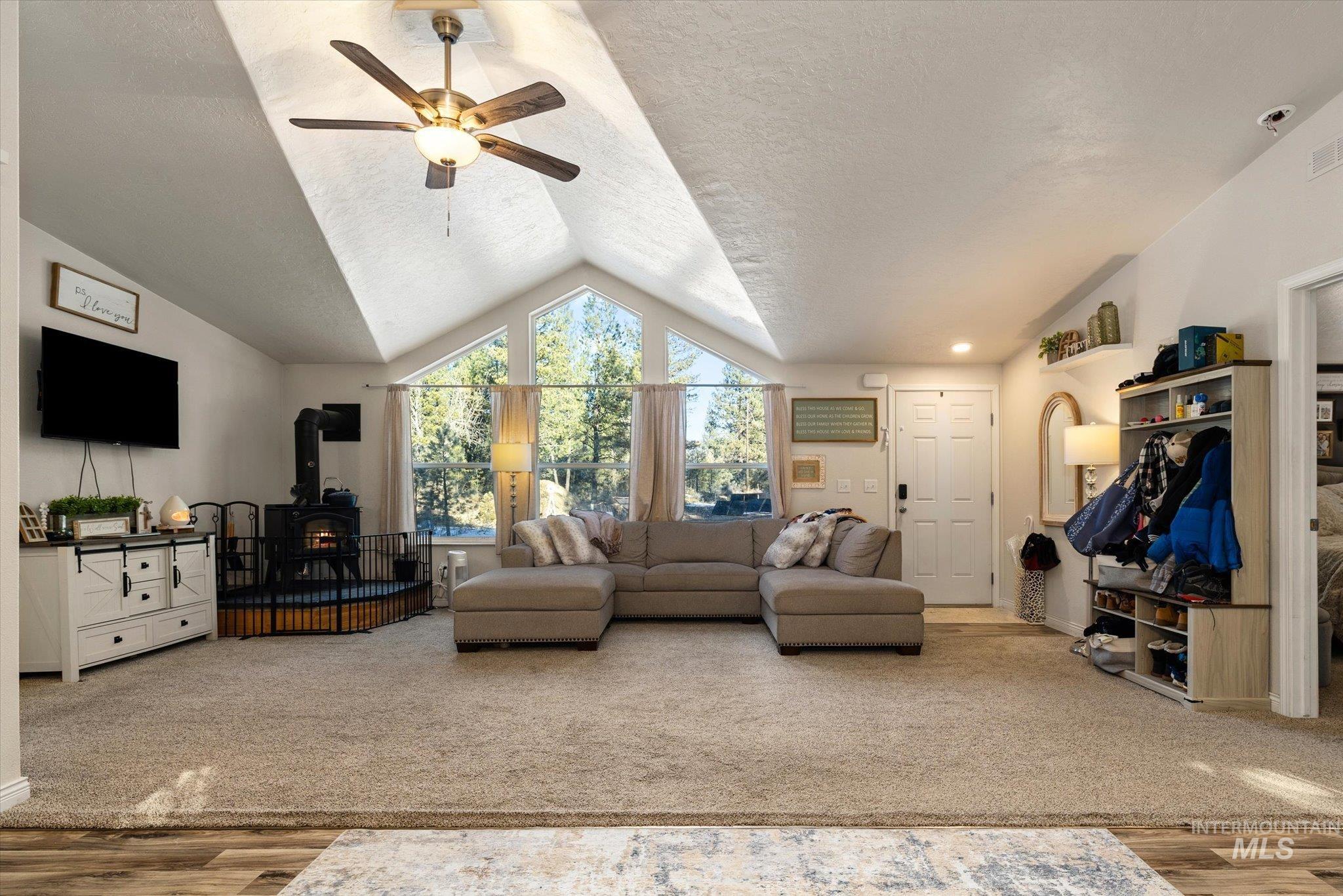 17 Mountain Meadow Rd, Idaho City, Idaho 83631, 3 Bedrooms, 2 Bathrooms, Residential For Sale, Price $475,000, 98983968