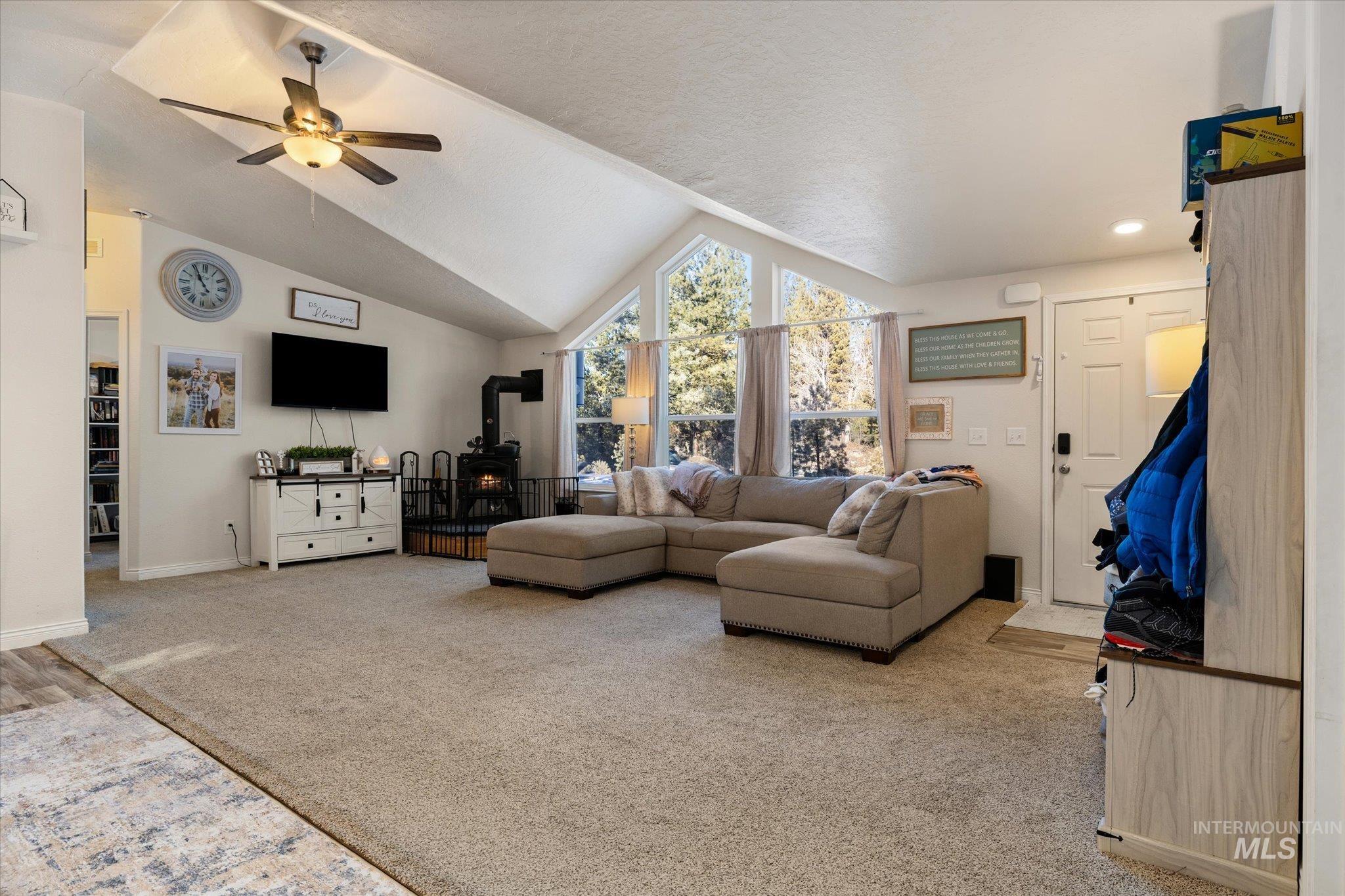 17 Mountain Meadow Rd, Idaho City, Idaho 83631, 3 Bedrooms, 2 Bathrooms, Residential For Sale, Price $475,000, 98983968