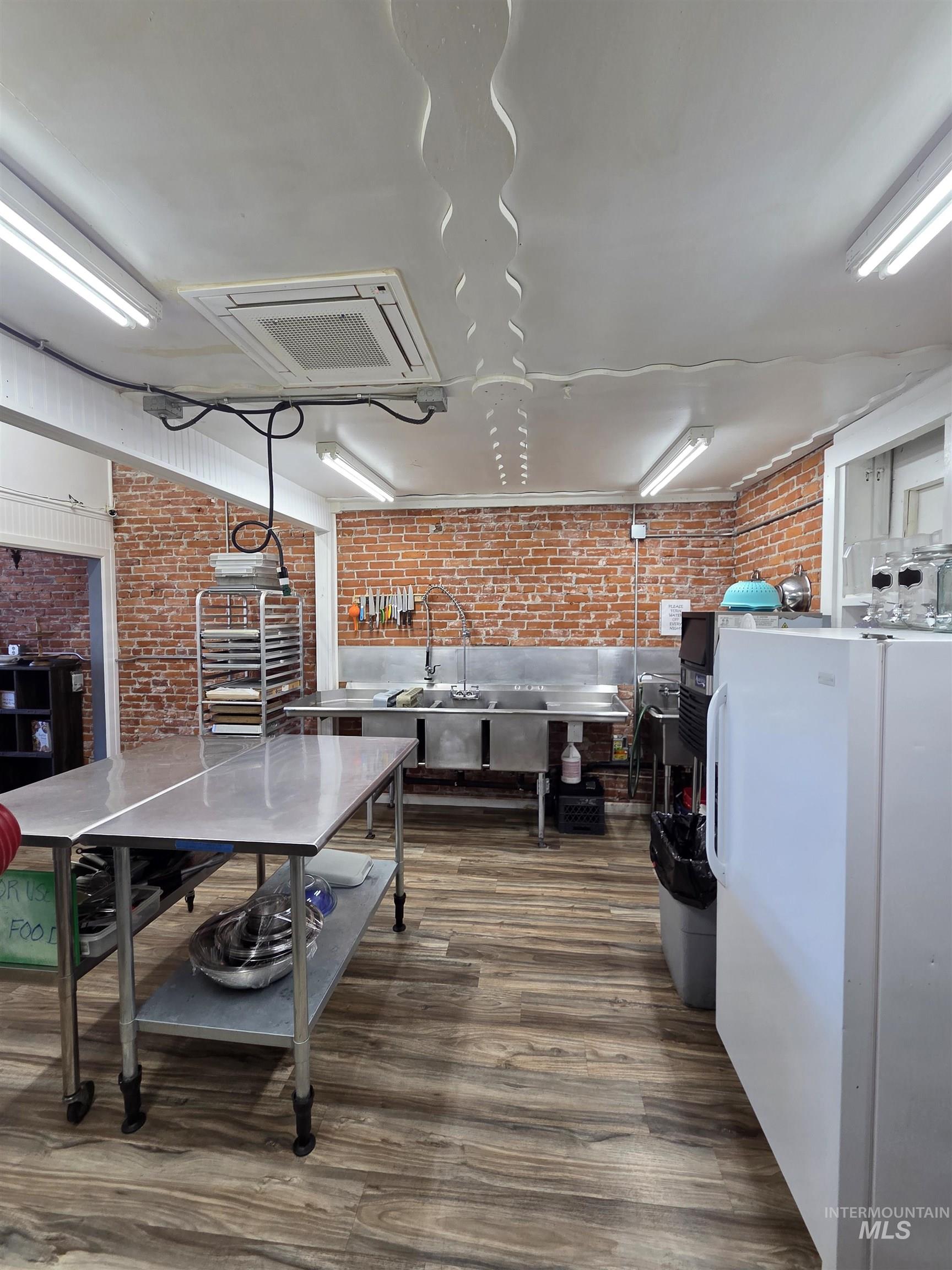 847 Main Street, Pomeroy, Washington 99347, Business/Commercial For Sale, Price $139,000,MLS 98983971