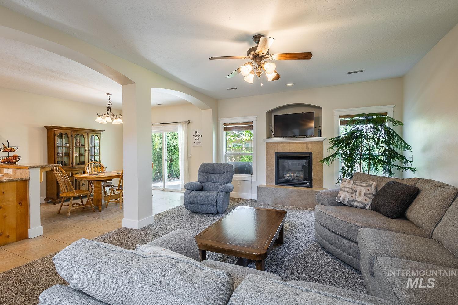 591 N Pringlewood Pl, Star, Idaho 53669, 4 Bedrooms, 3 Bathrooms, Residential For Sale, Price $598,000, 98983973