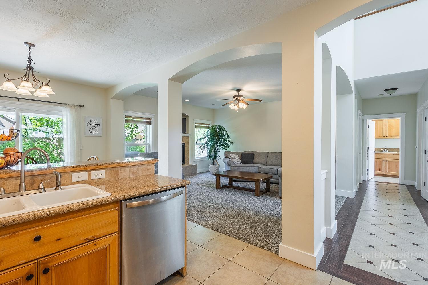 591 N Pringlewood Pl, Star, Idaho 53669, 4 Bedrooms, 3 Bathrooms, Residential For Sale, Price $598,000, 98983973