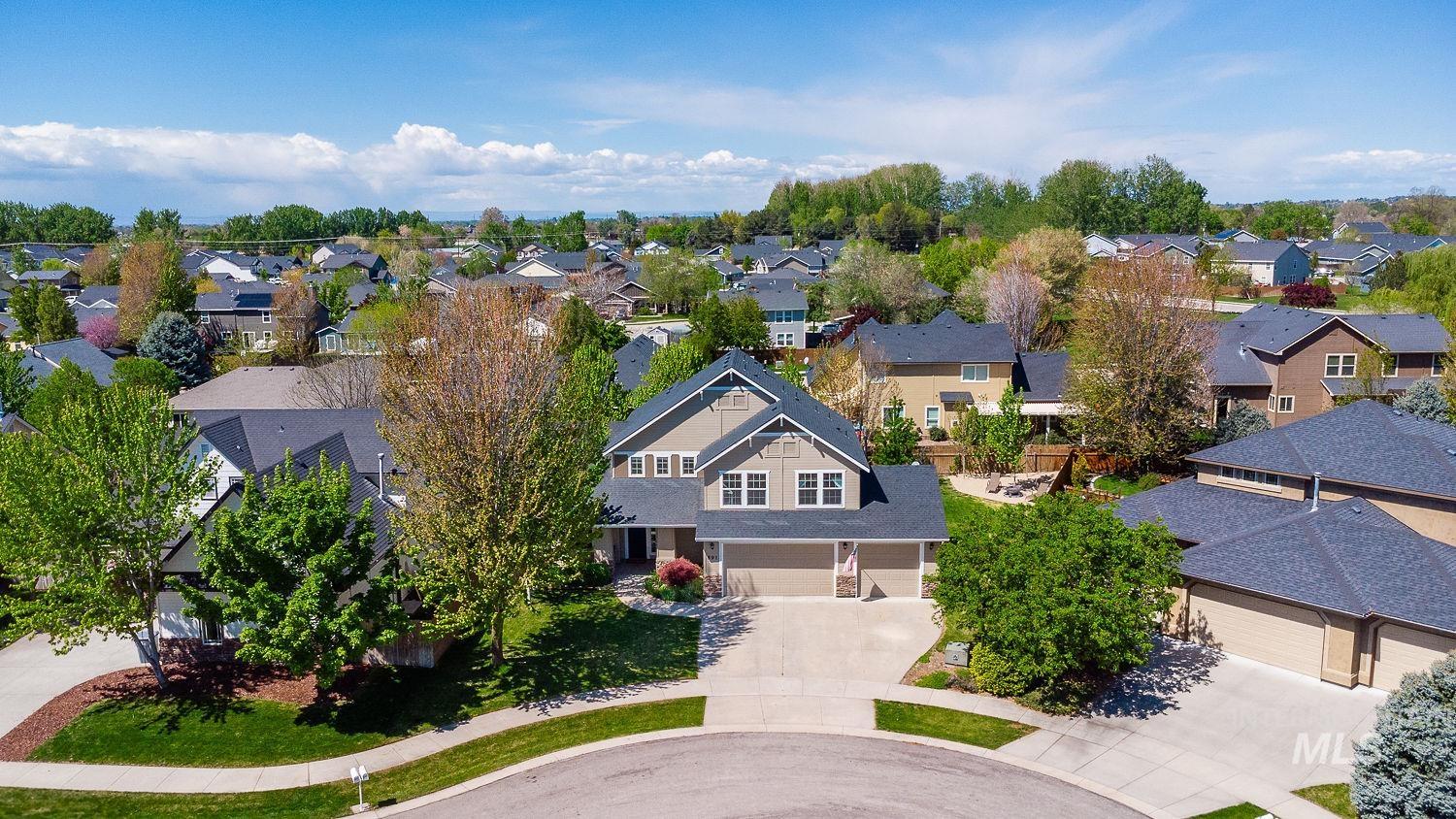 591 N Pringlewood Pl, Star, Idaho 53669, 4 Bedrooms, 3 Bathrooms, Residential For Sale, Price $598,000, 98983973