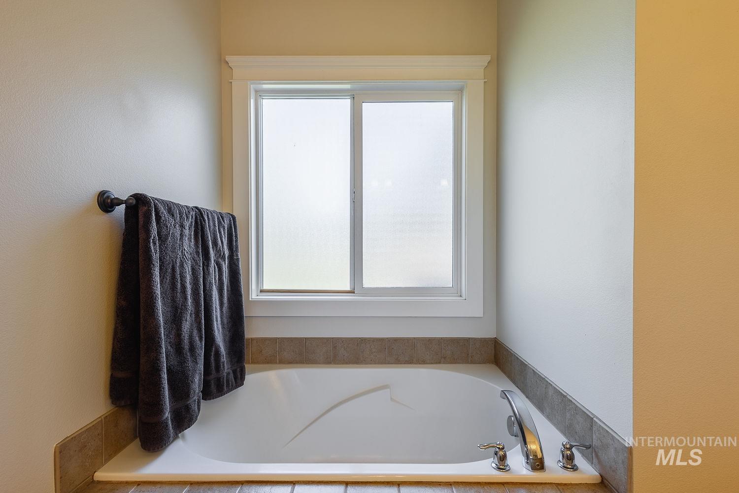 591 N Pringlewood Pl, Star, Idaho 53669, 4 Bedrooms, 3 Bathrooms, Residential For Sale, Price $598,000, 98983973