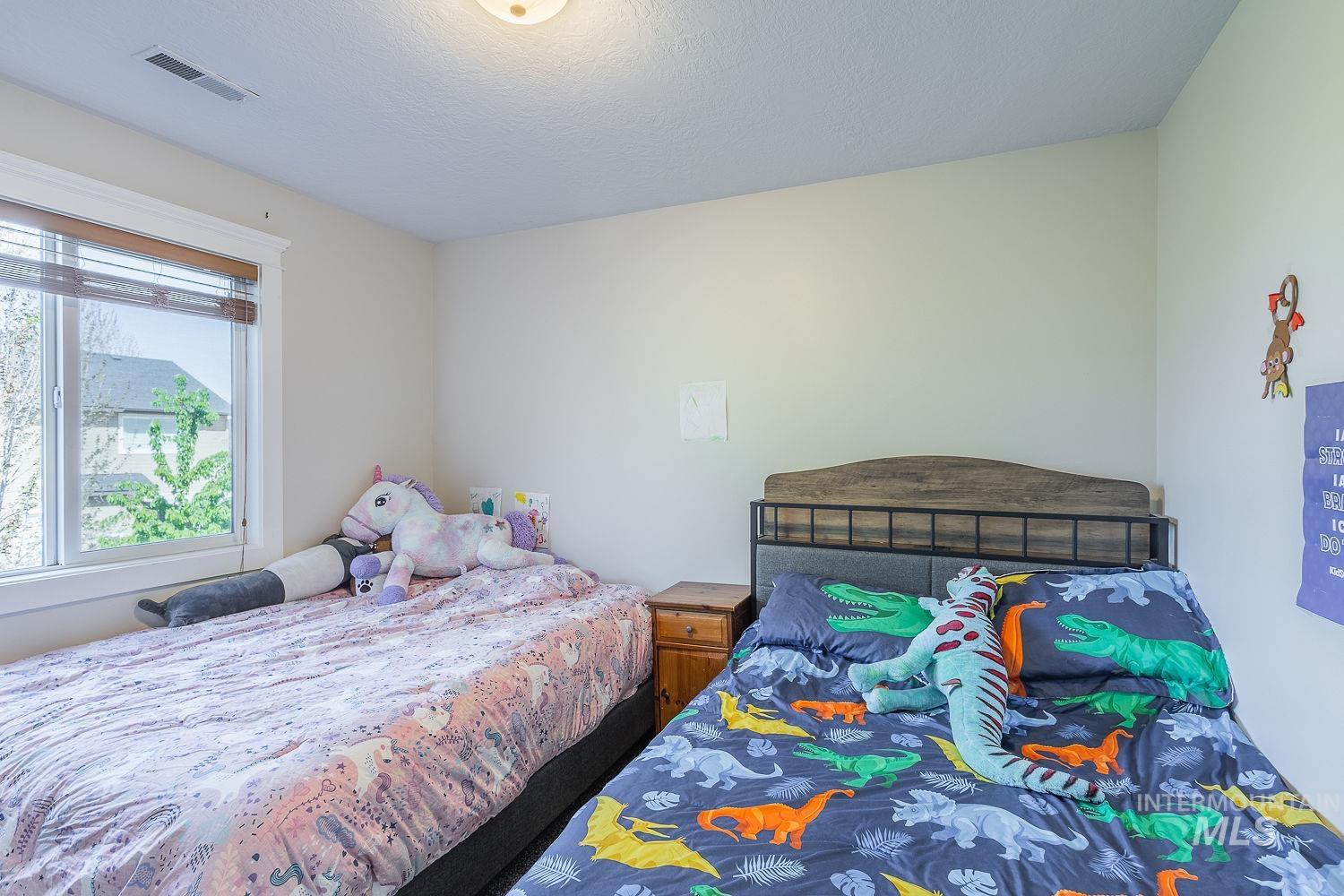 591 N Pringlewood Pl, Star, Idaho 53669, 4 Bedrooms, 3 Bathrooms, Residential For Sale, Price $598,000, 98983973