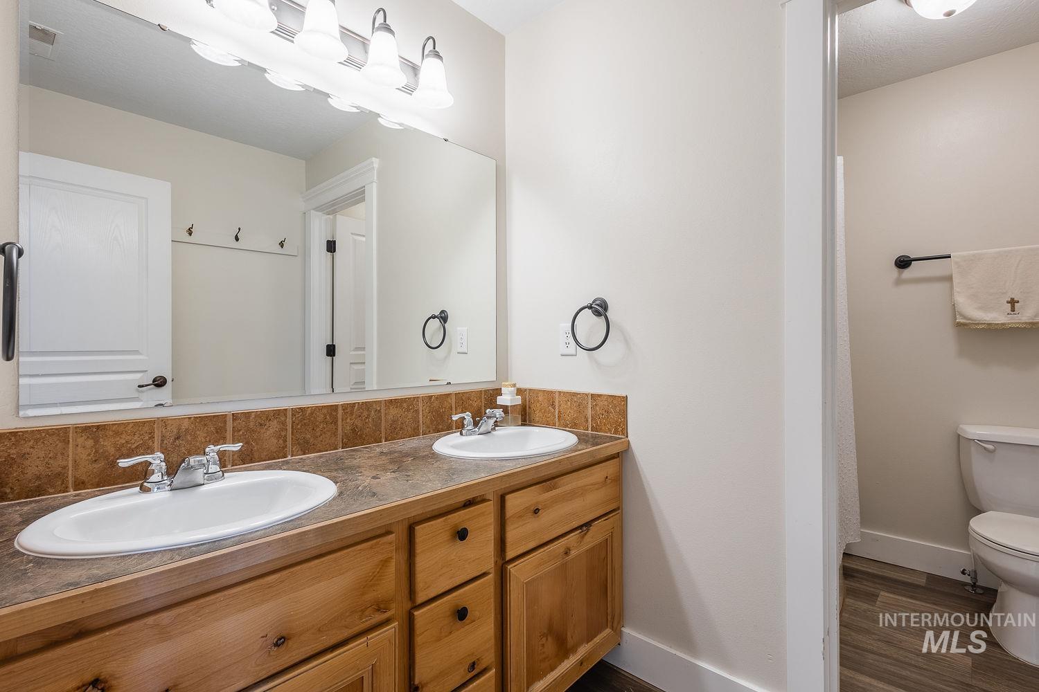 591 N Pringlewood Pl, Star, Idaho 53669, 4 Bedrooms, 3 Bathrooms, Residential For Sale, Price $598,000, 98983973