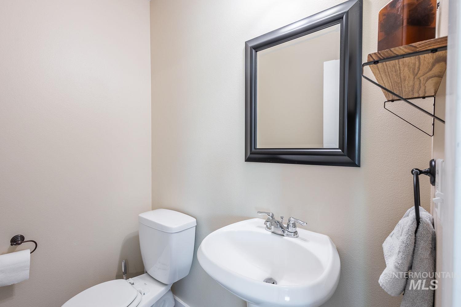 591 N Pringlewood Pl, Star, Idaho 53669, 4 Bedrooms, 3 Bathrooms, Residential For Sale, Price $598,000, 98983973