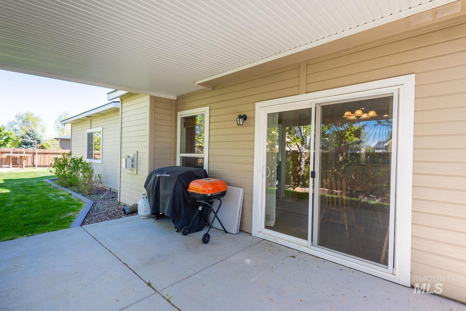 591 N Pringlewood Pl, Star, Idaho 53669, 4 Bedrooms, 3 Bathrooms, Residential For Sale, Price $598,000, 98983973