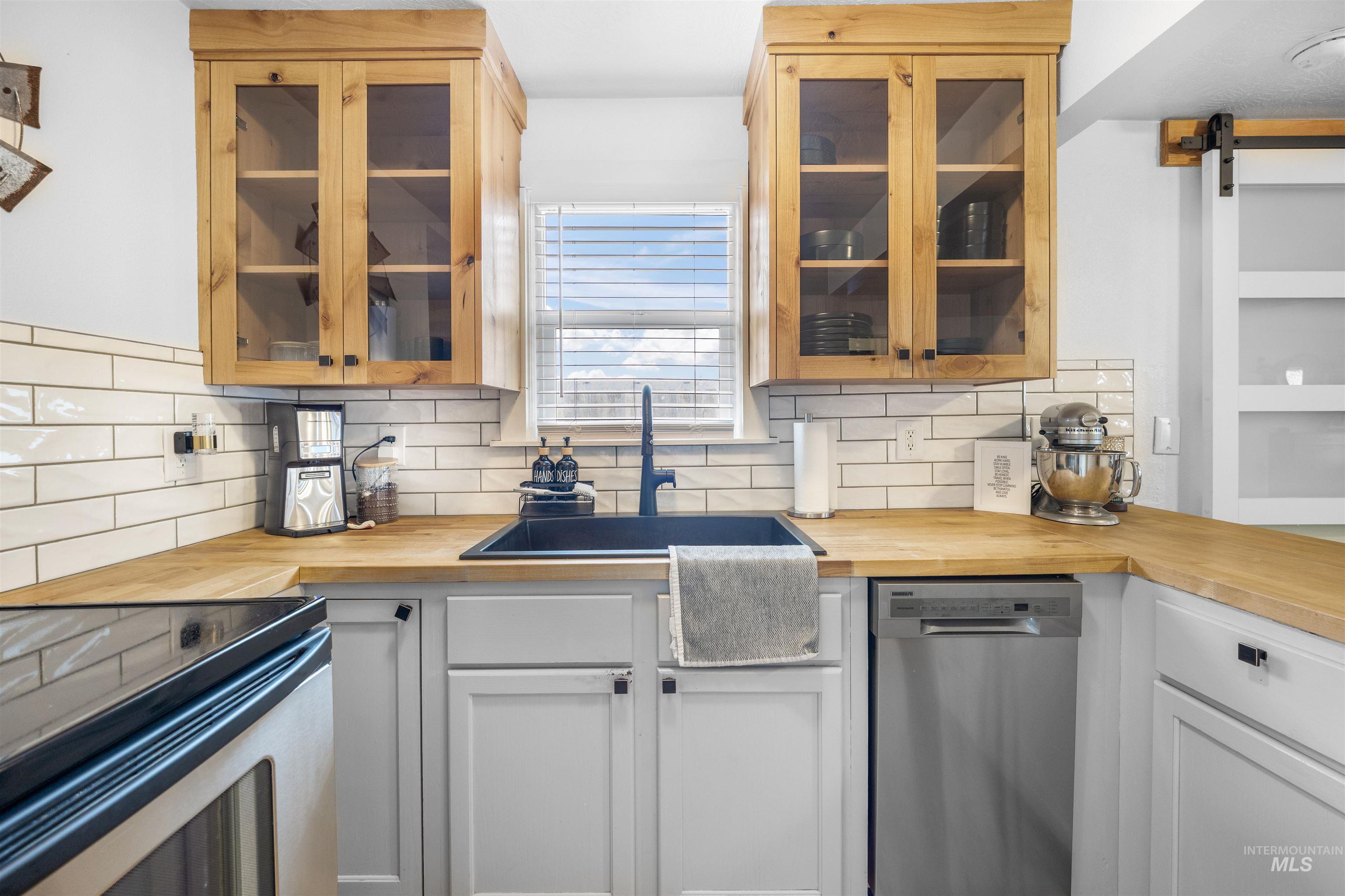 210 Carrie Rex Ave, Melba, Idaho 83641, 2 Bedrooms, 1 Bathroom, Residential For Sale, Price $315,900, 98983974