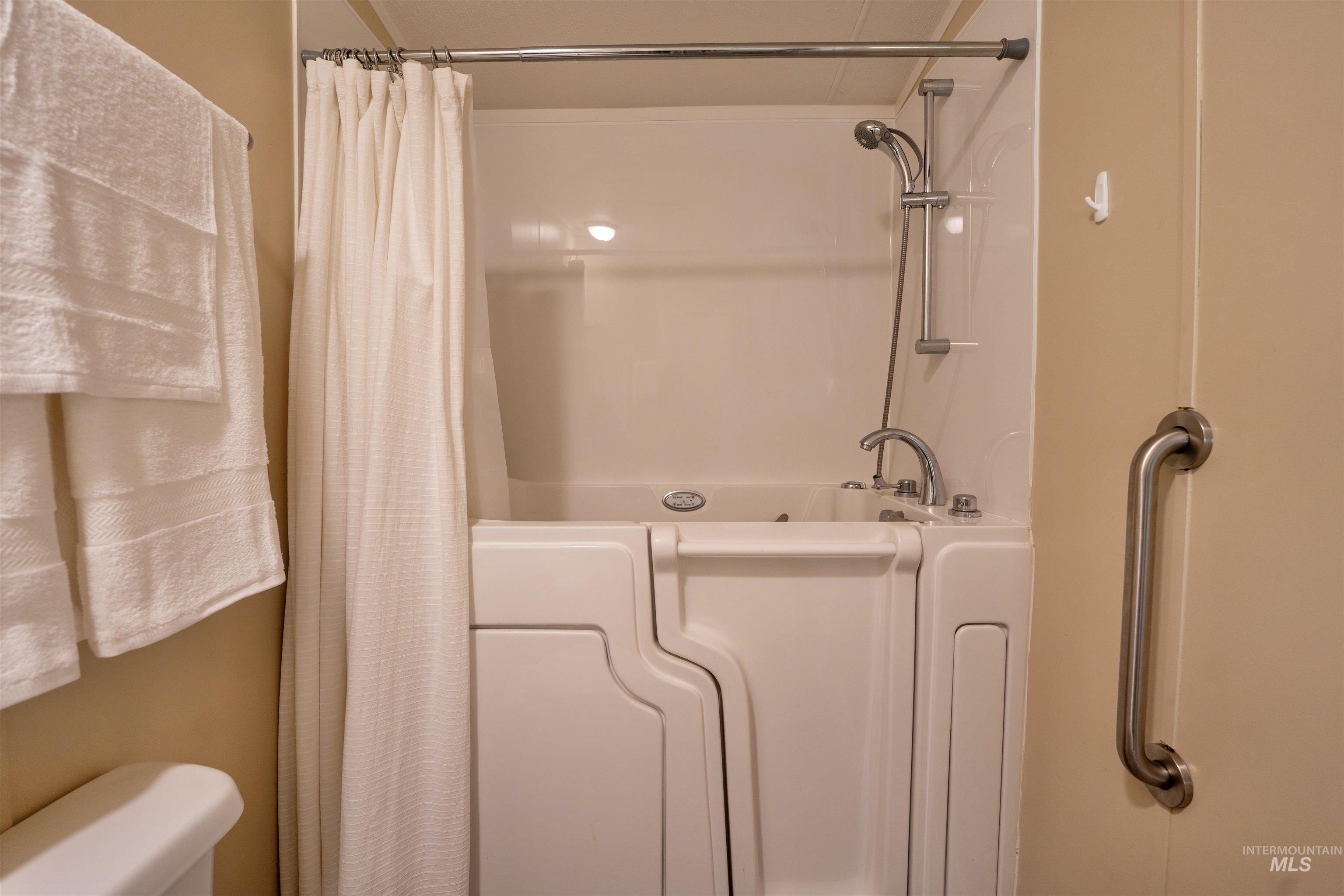 11394 W Zachery Ave., Nampa, Idaho 83651, 3 Bedrooms, 2 Bathrooms, Residential For Sale, Price $344,900,MLS 98983979