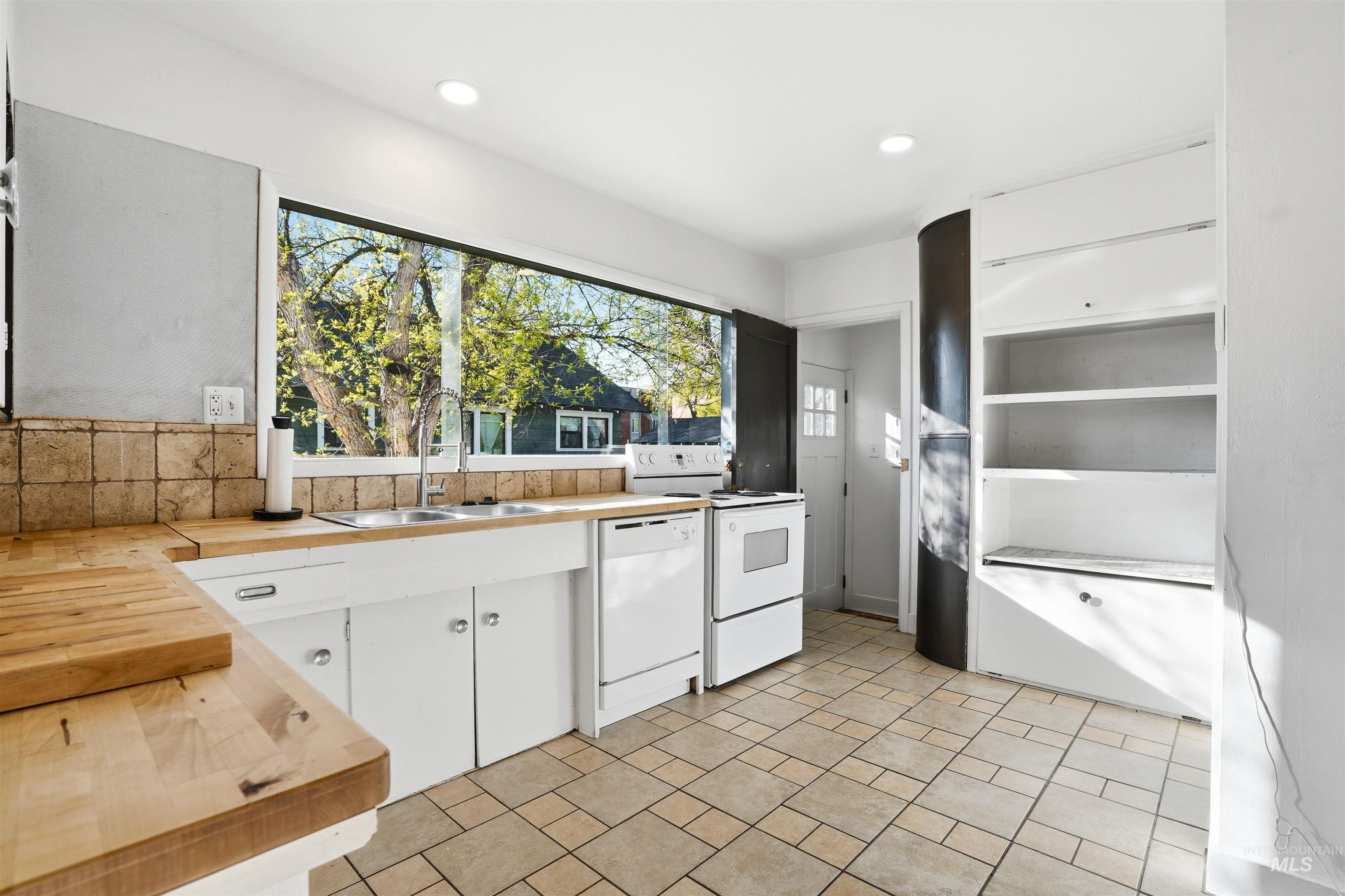 1918&1920 Cleveland Blvd, Caldwell, Idaho 83605, 2 Bedrooms, 1 Bathroom, Residential Income For Sale, Price $449,000, 98983980