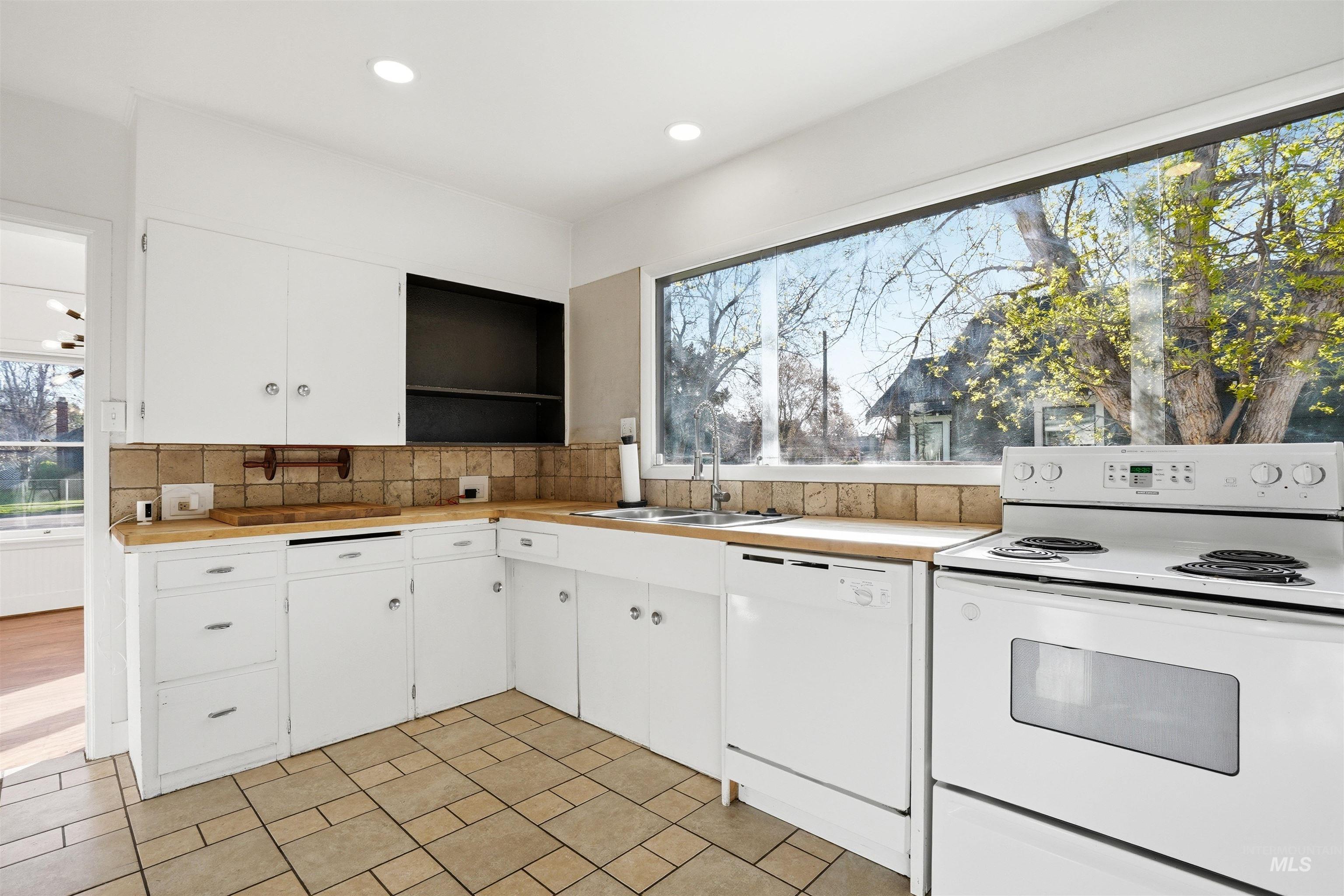 1918&1920 Cleveland Blvd, Caldwell, Idaho 83605, 2 Bedrooms, 1 Bathroom, Residential Income For Sale, Price $449,000, 98983980