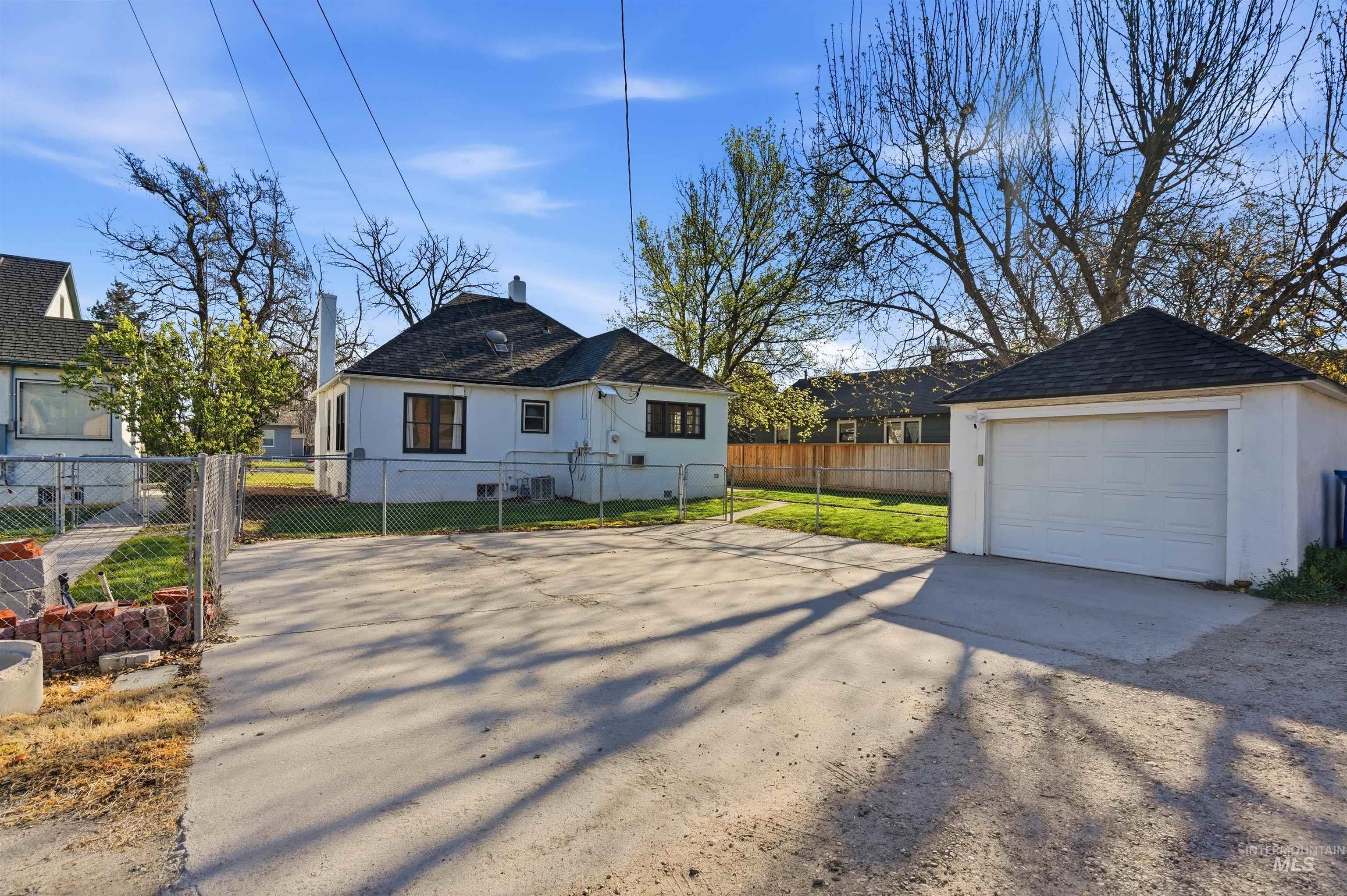 1918&1920 Cleveland Blvd, Caldwell, Idaho 83605, 2 Bedrooms, 1 Bathroom, Residential Income For Sale, Price $449,000, 98983980