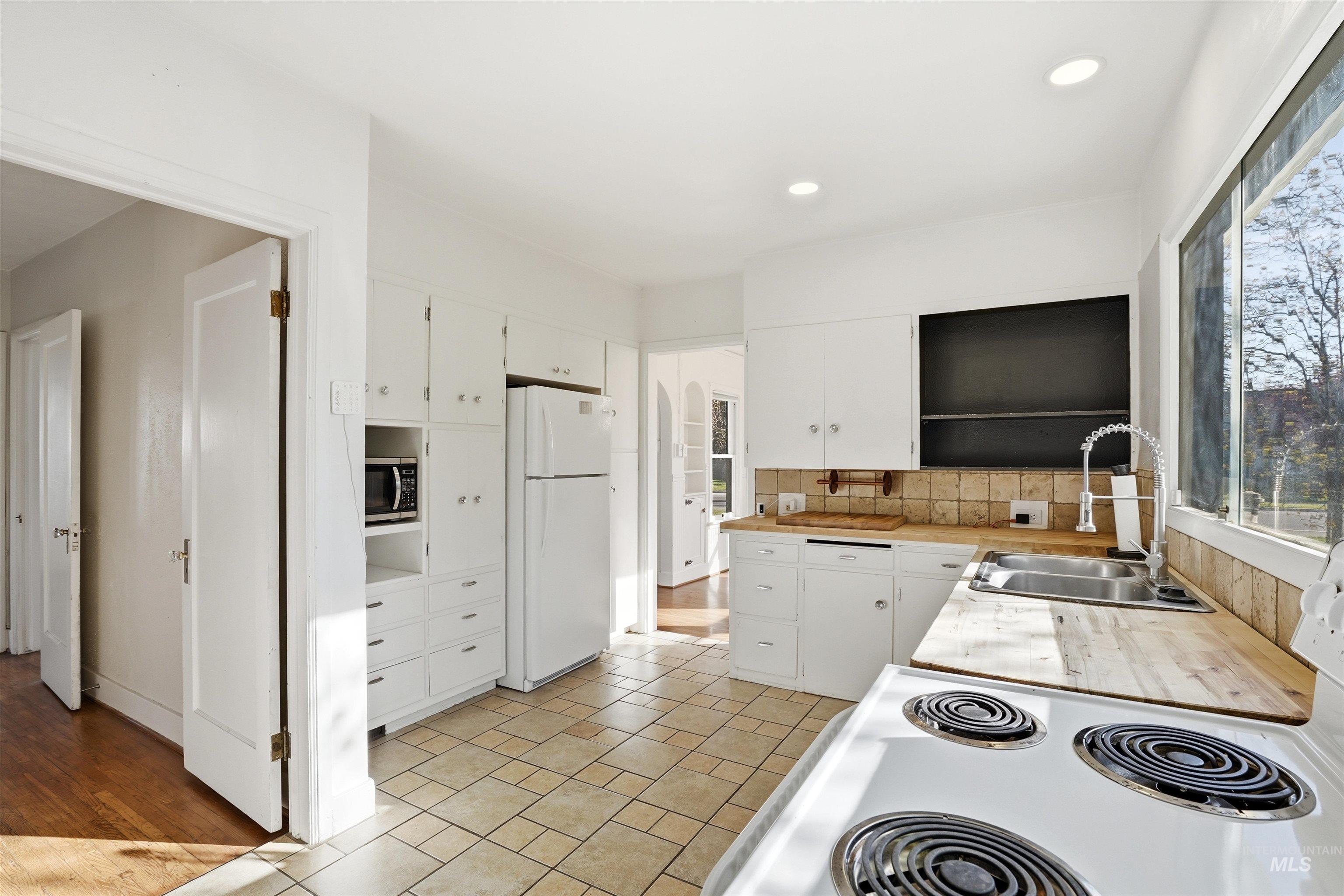 1918&1920 Cleveland Blvd, Caldwell, Idaho 83605, 2 Bedrooms, 1 Bathroom, Residential Income For Sale, Price $449,000, 98983980