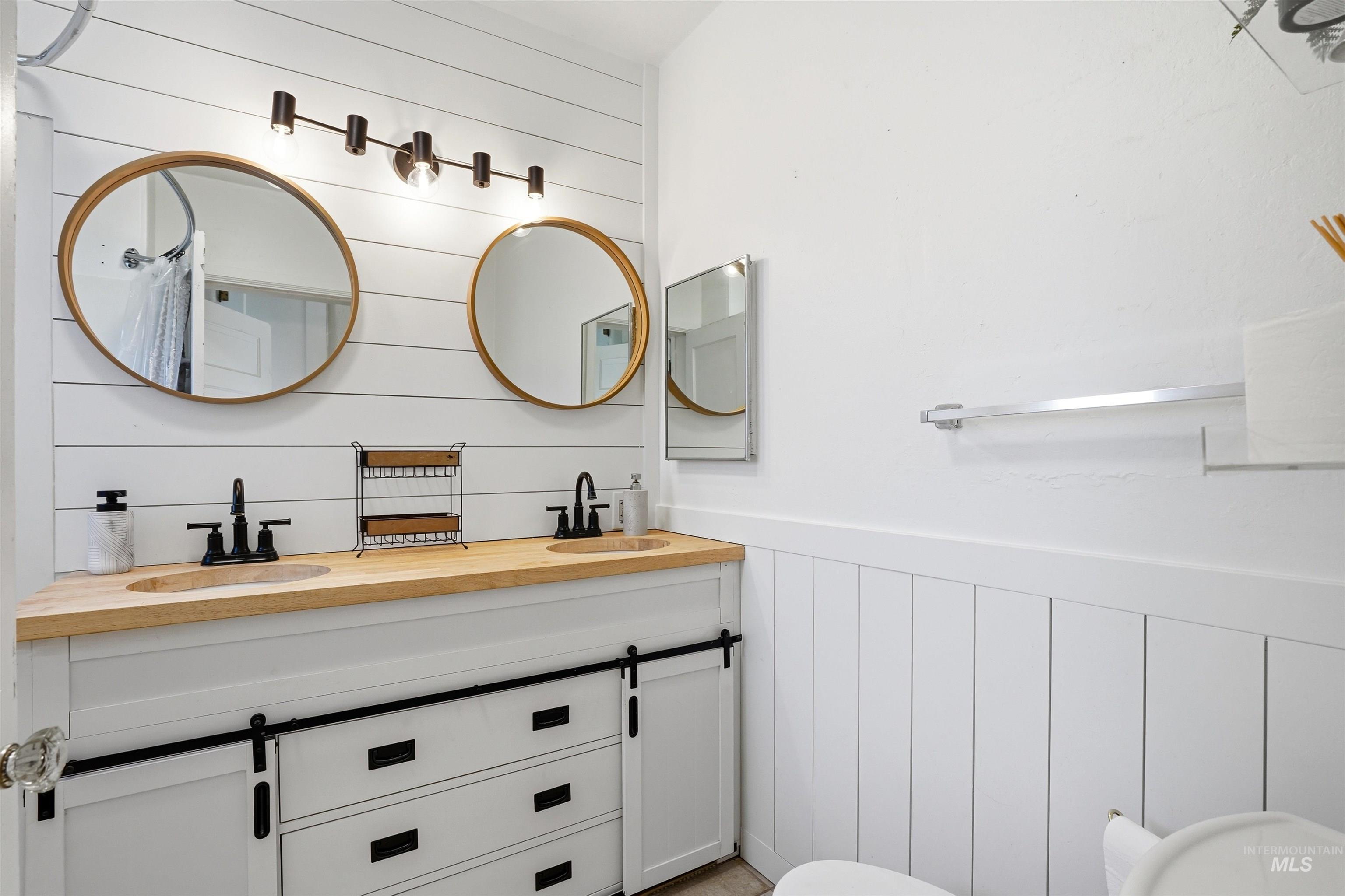 1918&1920 Cleveland Blvd, Caldwell, Idaho 83605, 2 Bedrooms, 1 Bathroom, Residential Income For Sale, Price $449,000, 98983980