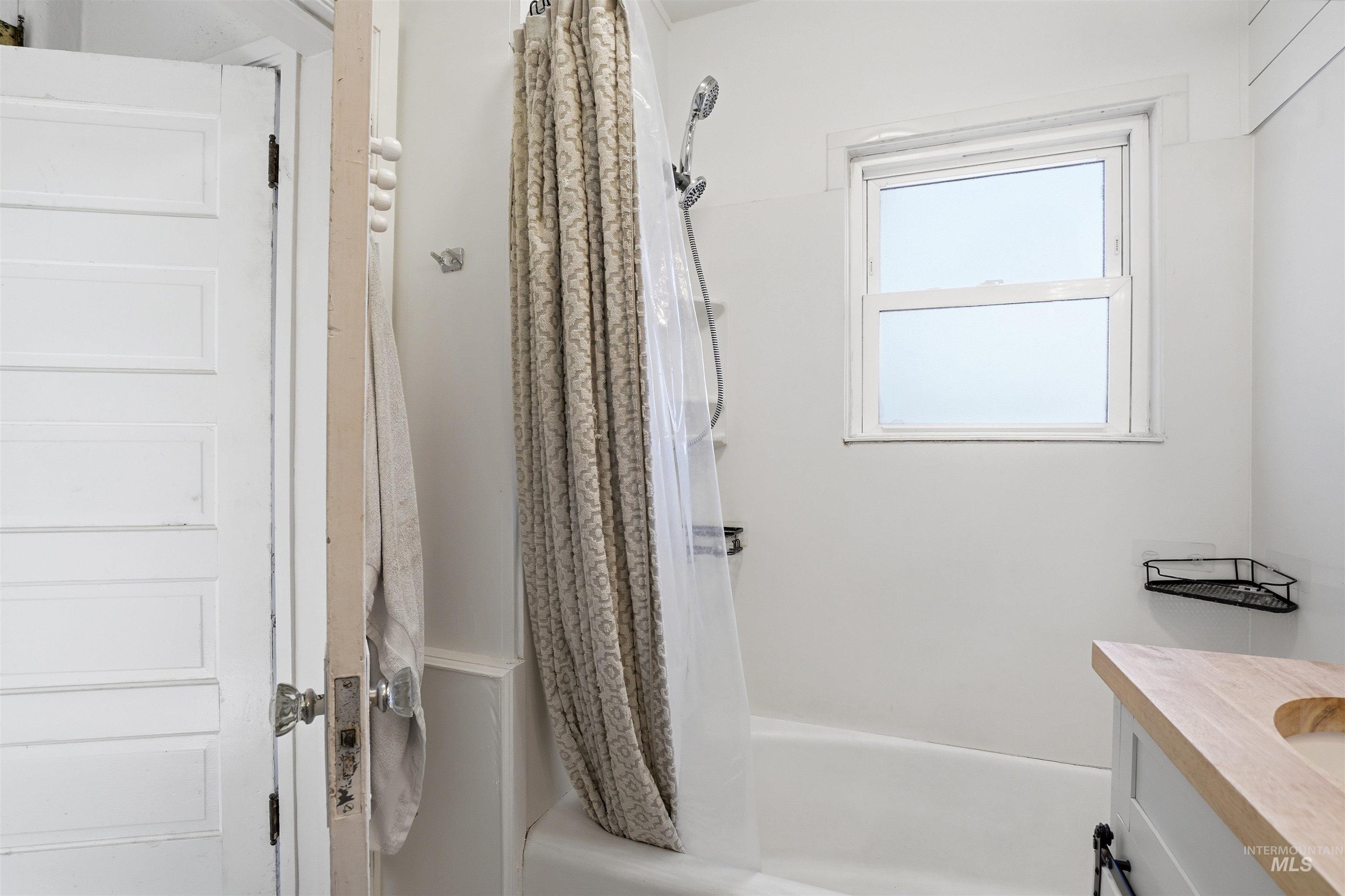 1918&1920 Cleveland Blvd, Caldwell, Idaho 83605, 2 Bedrooms, 1 Bathroom, Residential Income For Sale, Price $449,000, 98983980