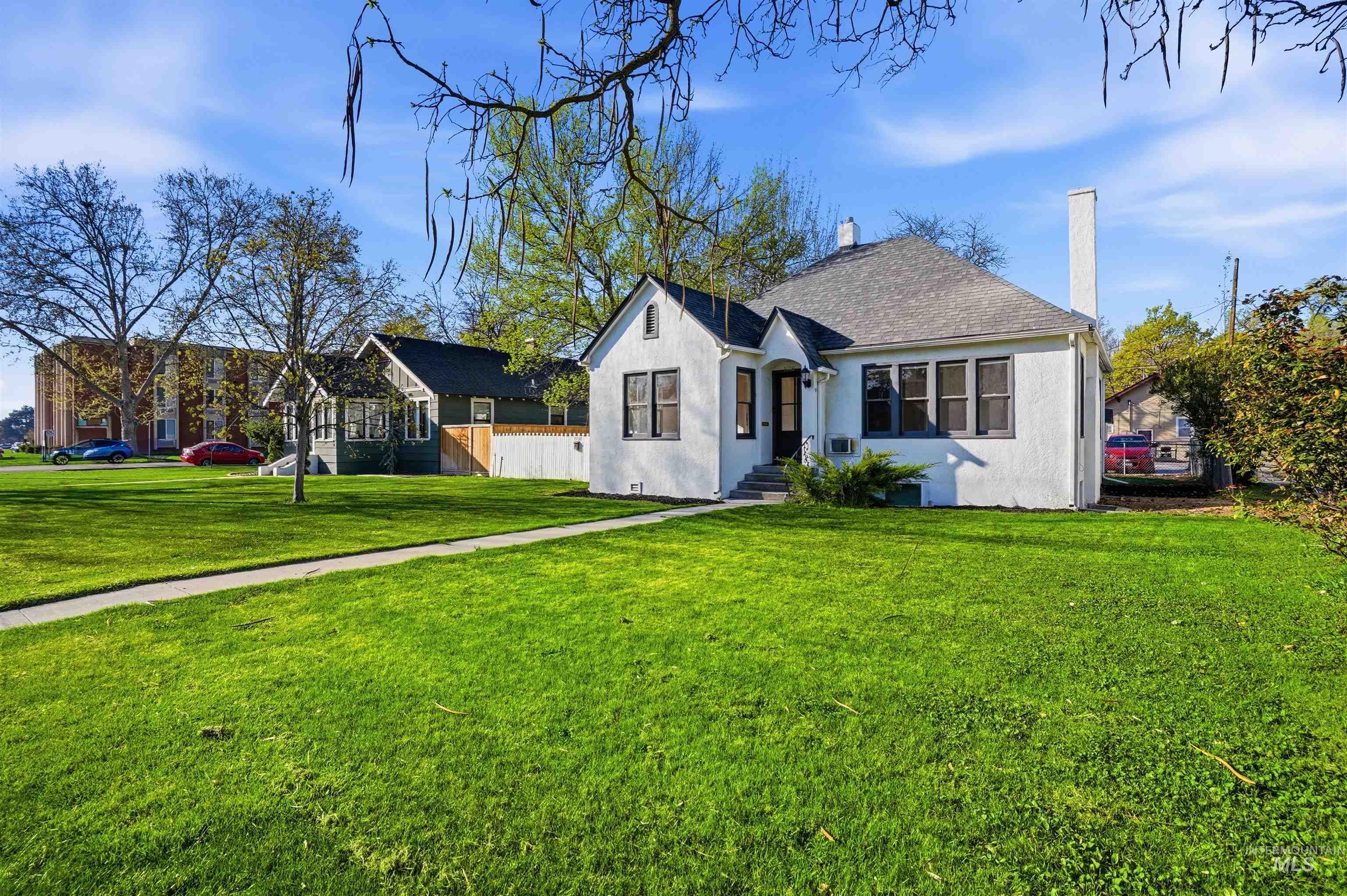 1918&1920 Cleveland Blvd, Caldwell, Idaho 83605, 2 Bedrooms, 1 Bathroom, Residential Income For Sale, Price $449,000, 98983980