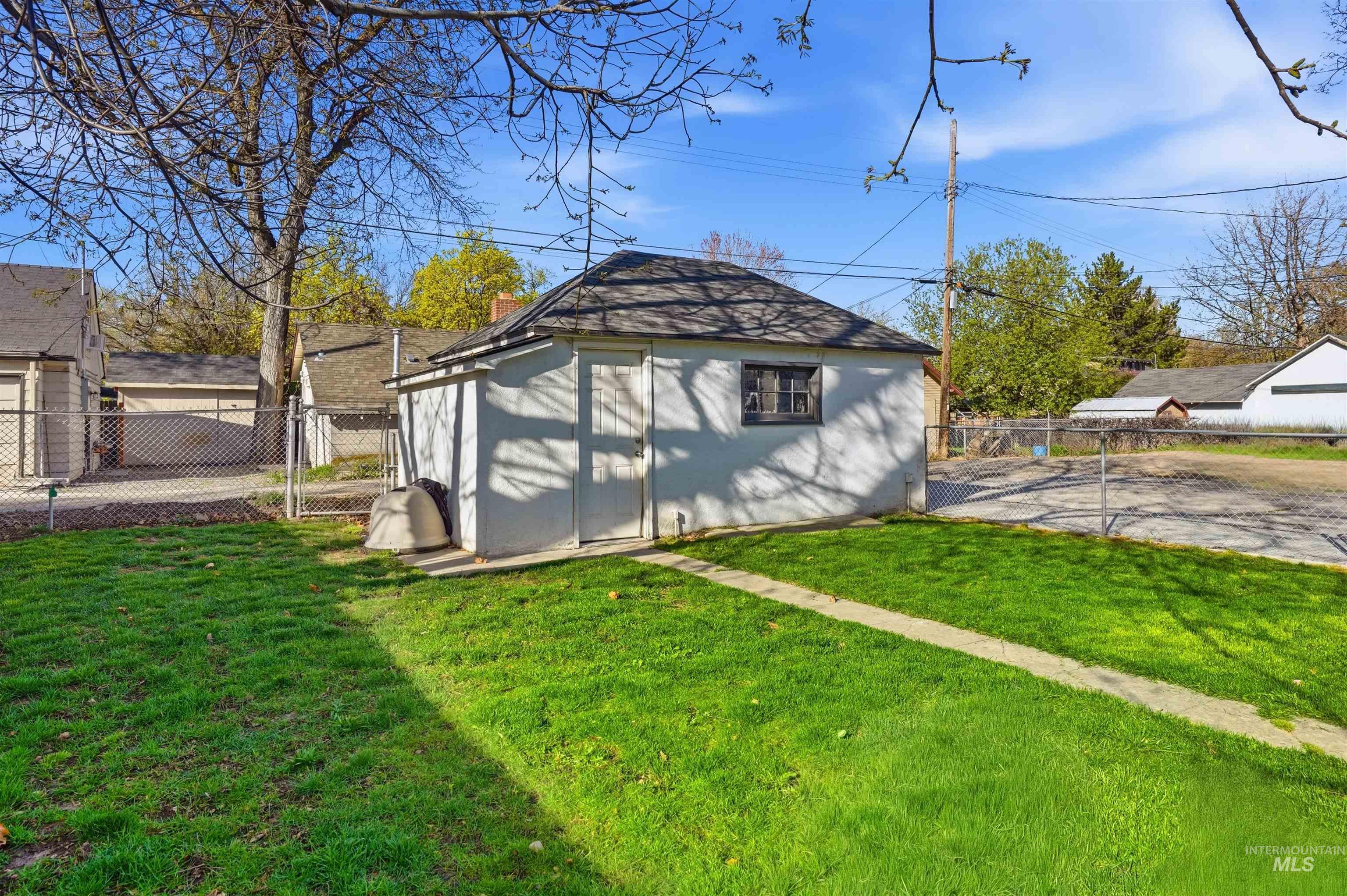 1918&1920 Cleveland Blvd, Caldwell, Idaho 83605, 2 Bedrooms, 1 Bathroom, Residential Income For Sale, Price $449,000, 98983980