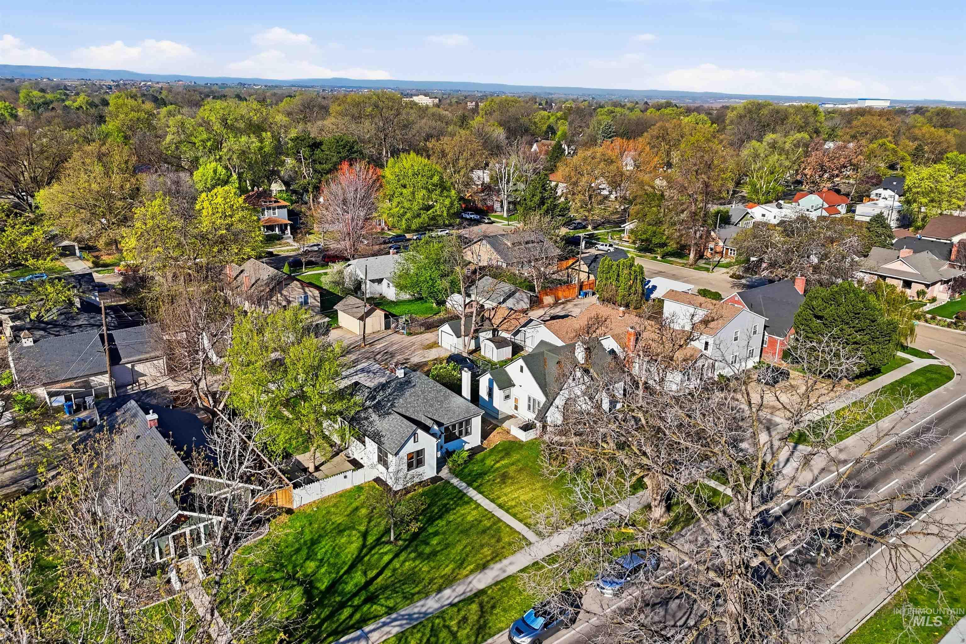 1918&1920 Cleveland Blvd, Caldwell, Idaho 83605, 2 Bedrooms, 1 Bathroom, Residential Income For Sale, Price $449,000, 98983980