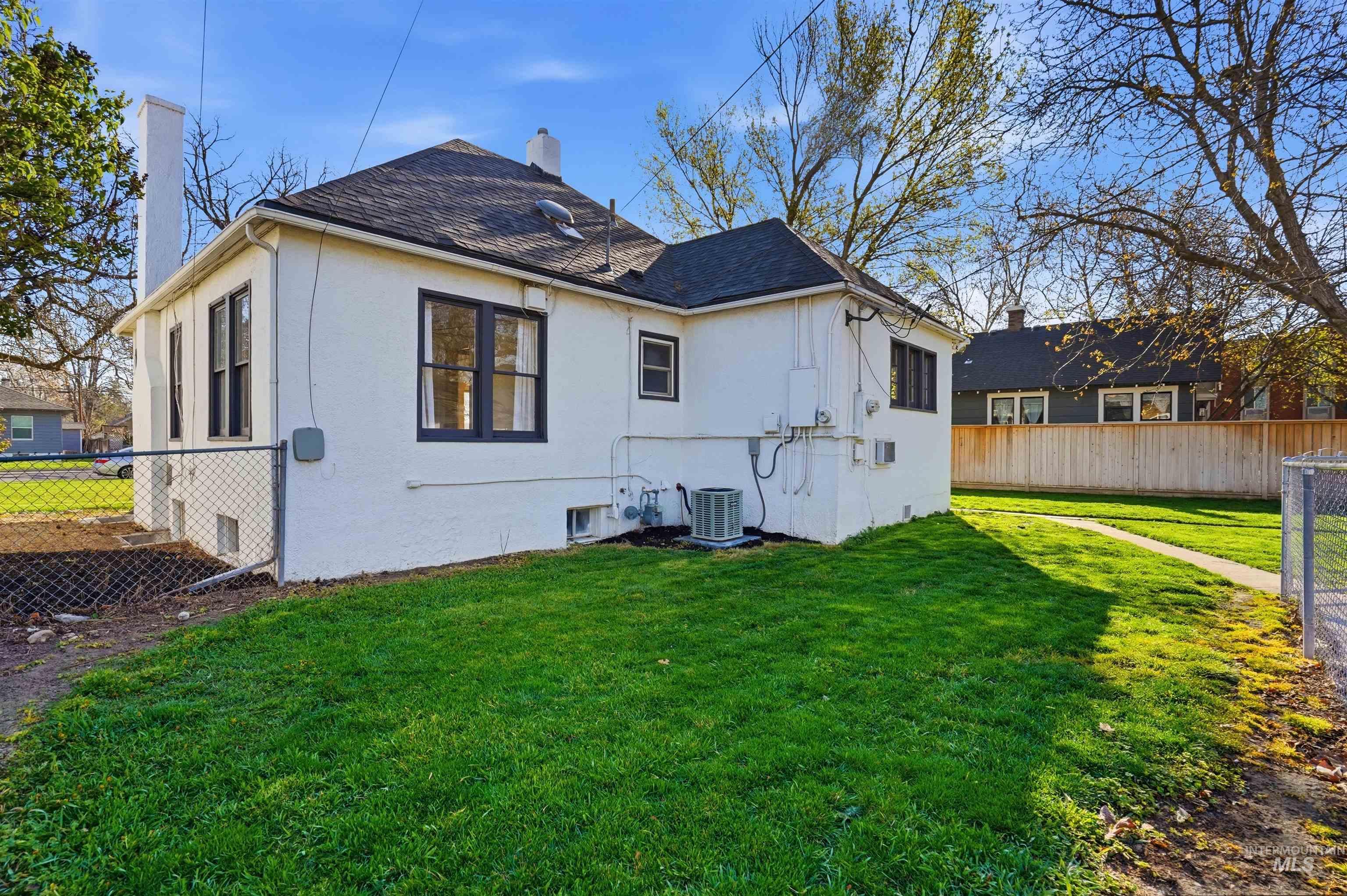 1918&1920 Cleveland Blvd, Caldwell, Idaho 83605, 2 Bedrooms, 1 Bathroom, Residential Income For Sale, Price $449,000, 98983980