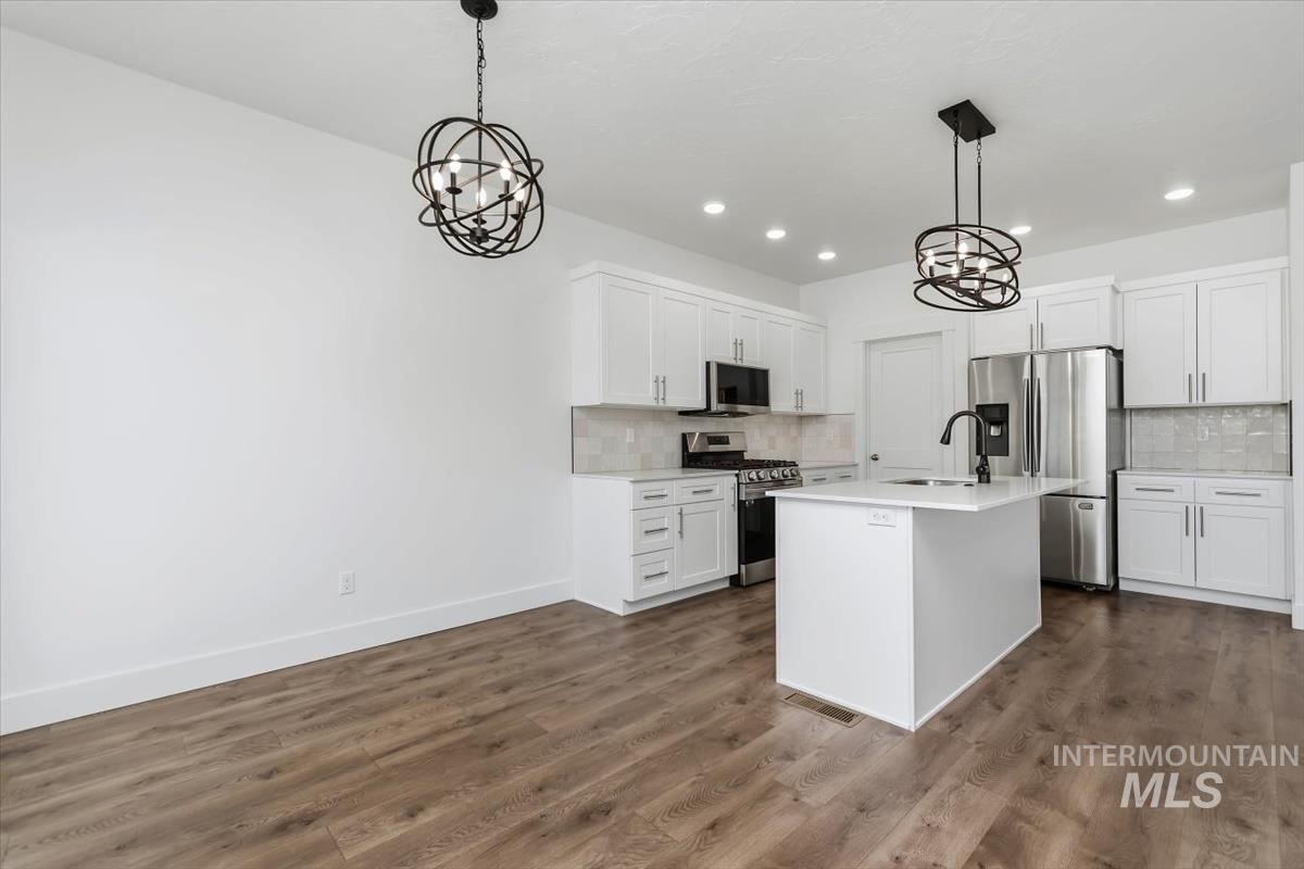 2124 Justine Ct, Fruitland, Idaho 83619, 3 Bedrooms, 2 Bathrooms, Residential For Sale, Price $449,900,MLS 98983983