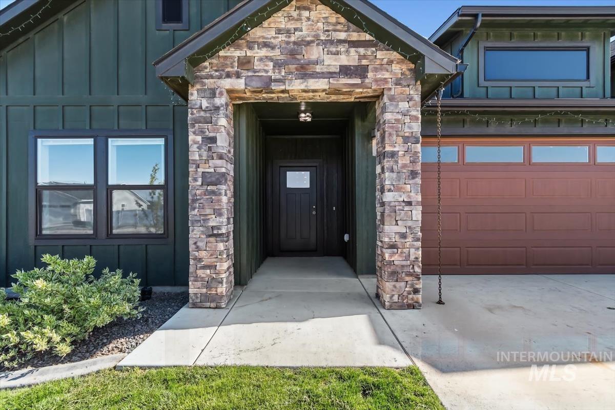 2124 Justine Ct, Fruitland, Idaho 83619, 3 Bedrooms, 2 Bathrooms, Residential For Sale, Price $449,900,MLS 98983983