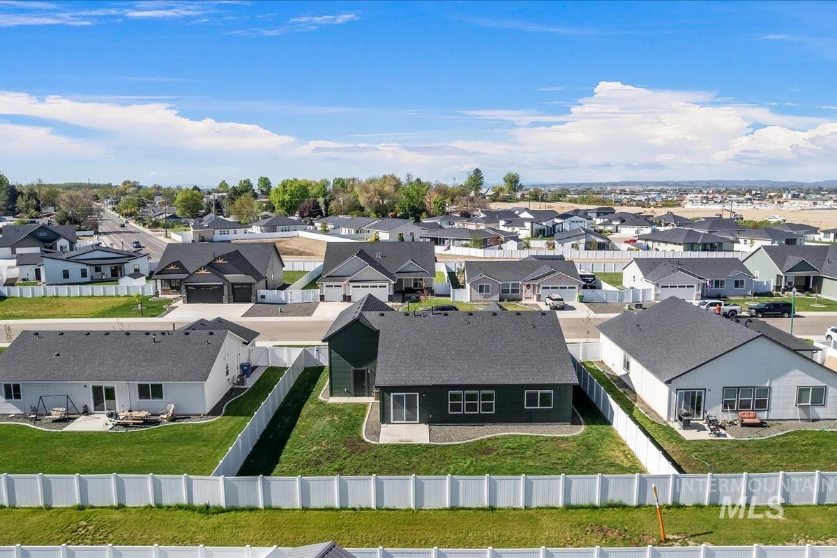 2124 Justine Ct, Fruitland, Idaho 83619, 3 Bedrooms, 2 Bathrooms, Residential For Sale, Price $449,900,MLS 98983983