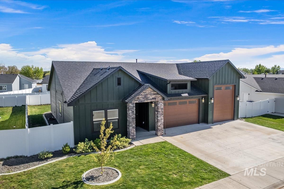 2124 Justine Ct, Fruitland, Idaho 83619, 3 Bedrooms, 2 Bathrooms, Residential For Sale, Price $449,900,MLS 98983983