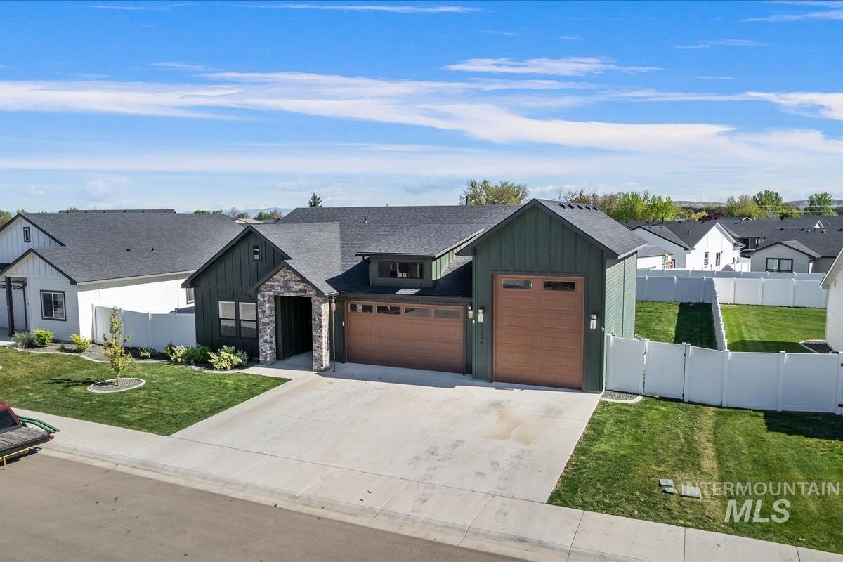 2124 Justine Ct, Fruitland, Idaho 83619, 3 Bedrooms, 2 Bathrooms, Residential For Sale, Price $449,900,MLS 98983983