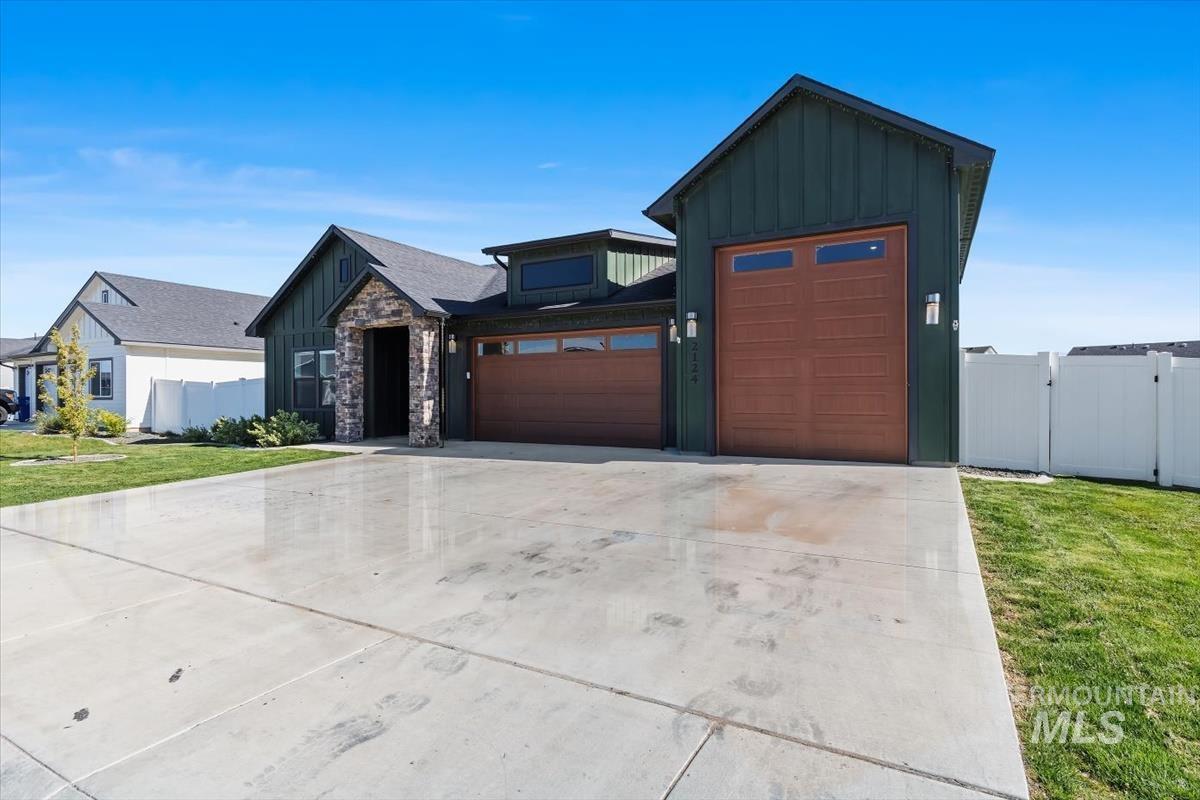 2124 Justine Ct, Fruitland, Idaho 83619, 3 Bedrooms, 2 Bathrooms, Residential For Sale, Price $449,900,MLS 98983983