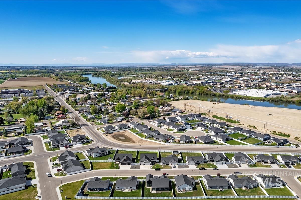 2124 Justine Ct, Fruitland, Idaho 83619, 3 Bedrooms, 2 Bathrooms, Residential For Sale, Price $449,900,MLS 98983983