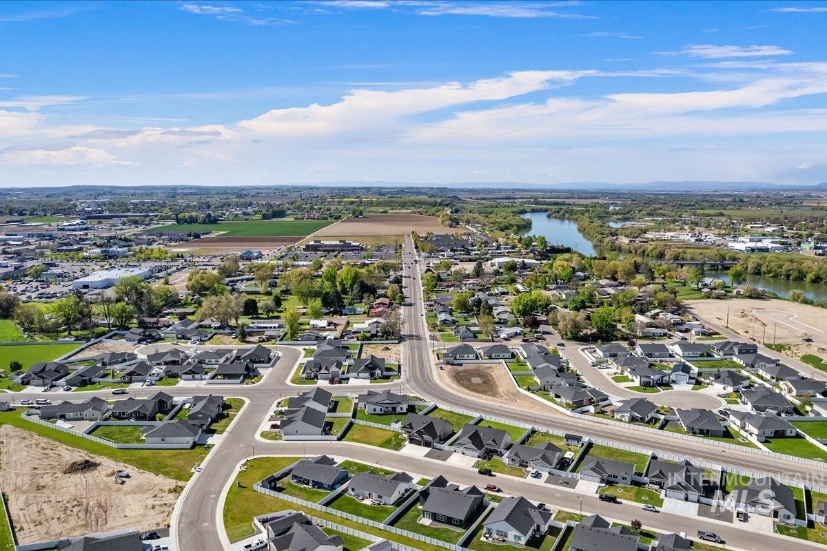 2124 Justine Ct, Fruitland, Idaho 83619, 3 Bedrooms, 2 Bathrooms, Residential For Sale, Price $449,900,MLS 98983983
