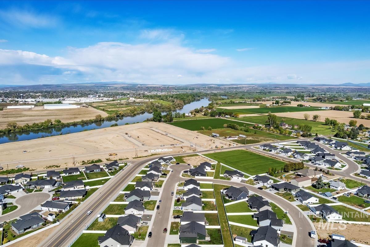 2124 Justine Ct, Fruitland, Idaho 83619, 3 Bedrooms, 2 Bathrooms, Residential For Sale, Price $449,900,MLS 98983983