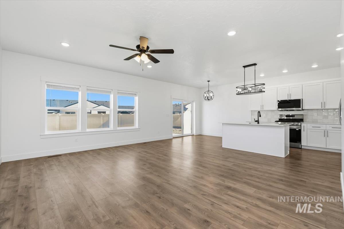 2124 Justine Ct, Fruitland, Idaho 83619, 3 Bedrooms, 2 Bathrooms, Residential For Sale, Price $449,900,MLS 98983983