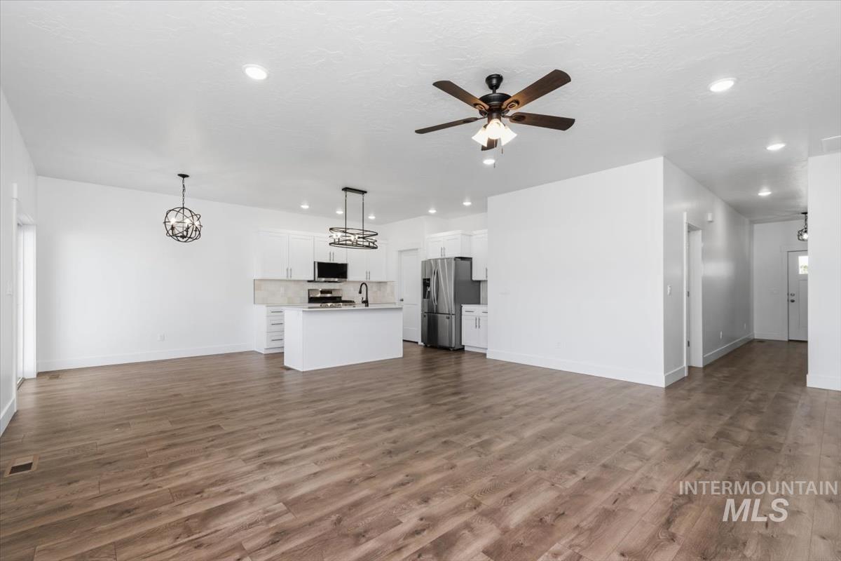 2124 Justine Ct, Fruitland, Idaho 83619, 3 Bedrooms, 2 Bathrooms, Residential For Sale, Price $449,900,MLS 98983983