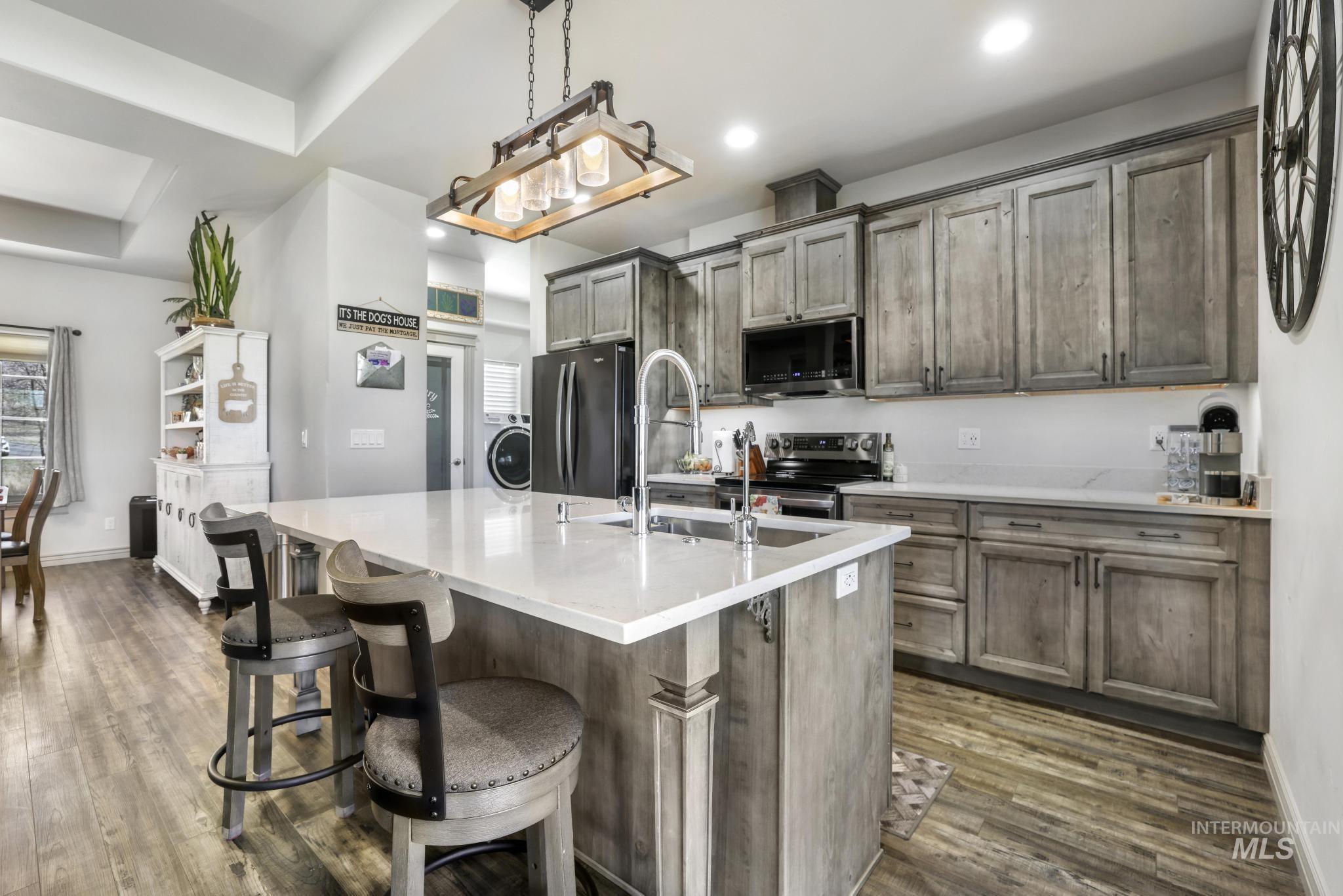 4485 Silver creek Rd, Buhl, Idaho 83316, 3 Bedrooms, 2 Bathrooms, Residential For Sale, Price $699,000,MLS 98983986