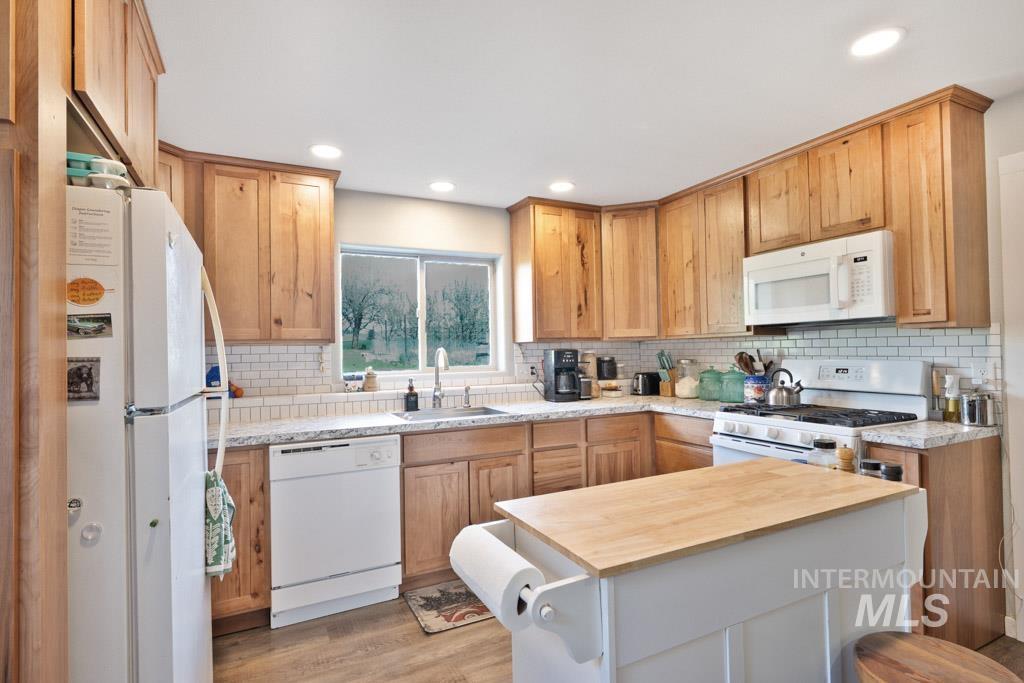 1011 Rothwell Rd., Viola, Idaho 83872, 5 Bedrooms, 3 Bathrooms, Residential For Sale, Price $1,250,000,MLS 98983994