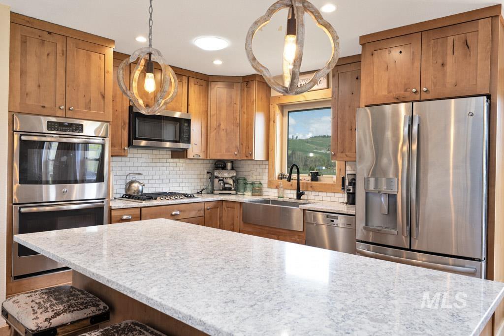 1011 Rothwell Rd., Viola, Idaho 83872, 5 Bedrooms, 3 Bathrooms, Residential For Sale, Price $1,250,000,MLS 98983994