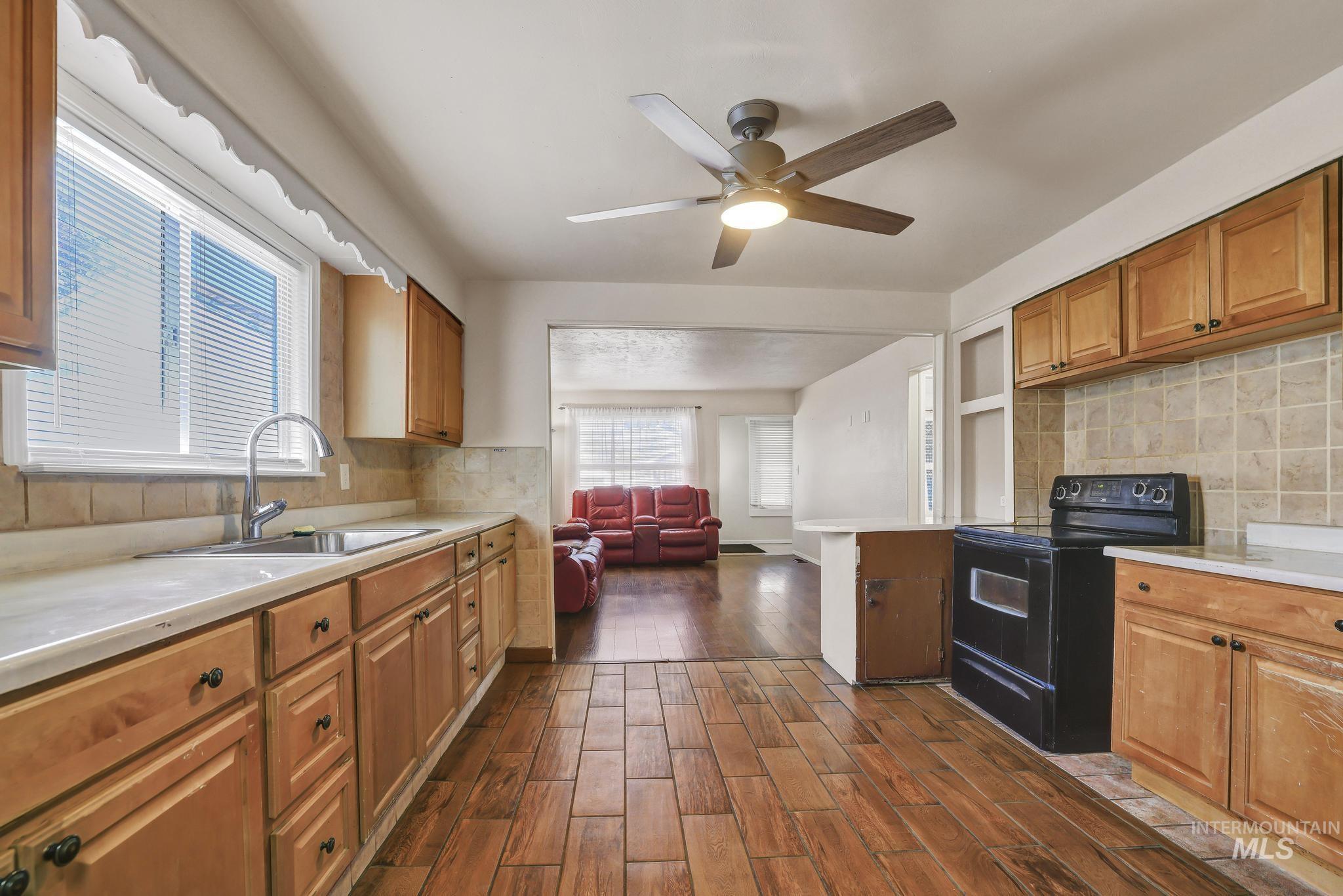 322 Jackson, Twin Falls, Idaho 83301, 3 Bedrooms, 2 Bathrooms, Residential For Sale, Price $280,000, 98983996