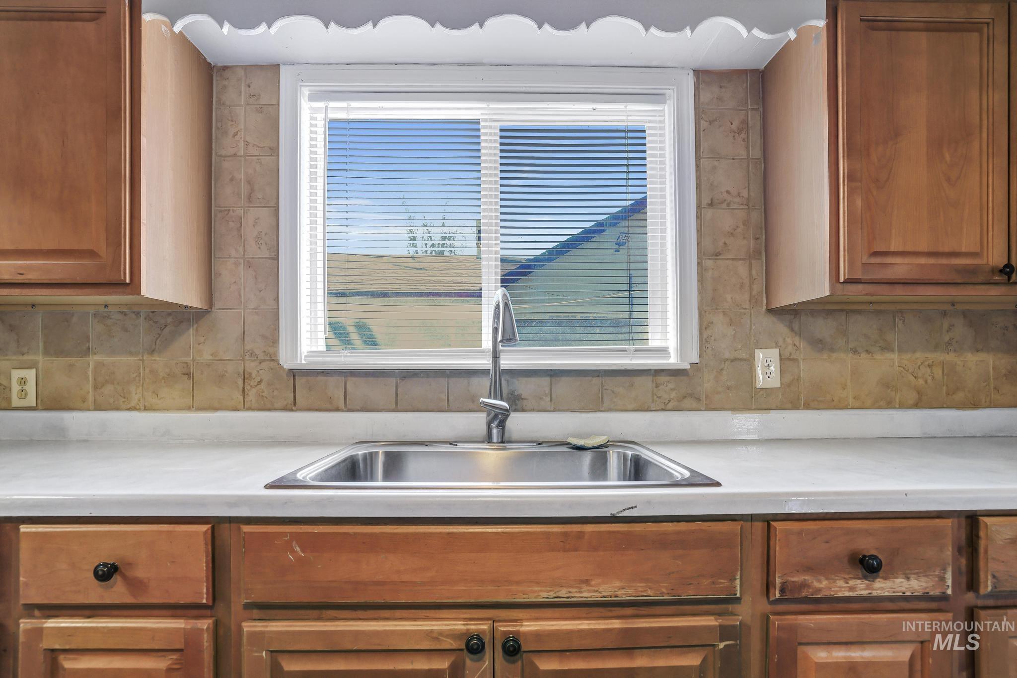 322 Jackson, Twin Falls, Idaho 83301, 3 Bedrooms, 2 Bathrooms, Residential For Sale, Price $280,000, 98983996