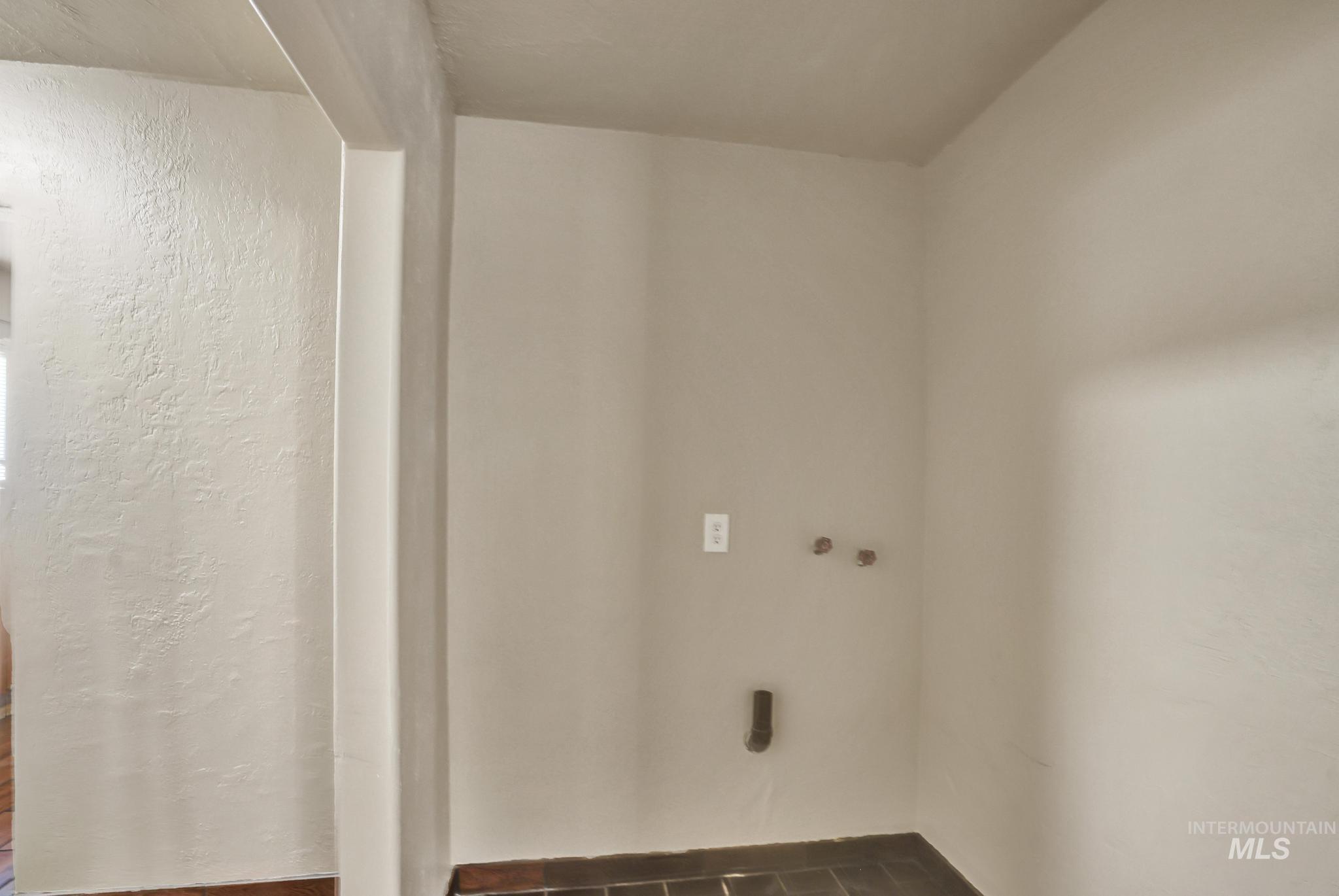 322 Jackson, Twin Falls, Idaho 83301, 3 Bedrooms, 2 Bathrooms, Residential For Sale, Price $280,000, 98983996