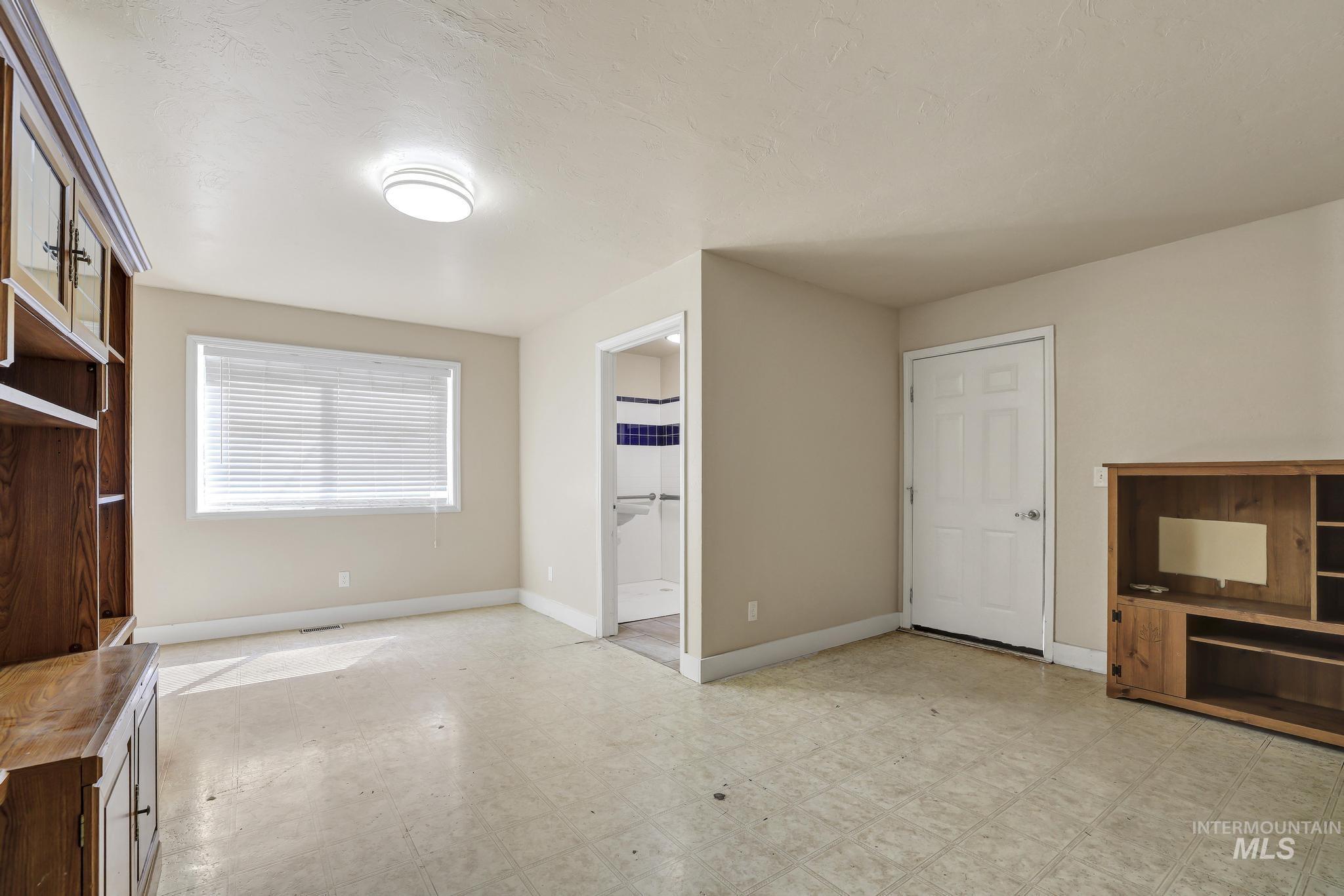 322 Jackson, Twin Falls, Idaho 83301, 3 Bedrooms, 2 Bathrooms, Residential For Sale, Price $280,000, 98983996