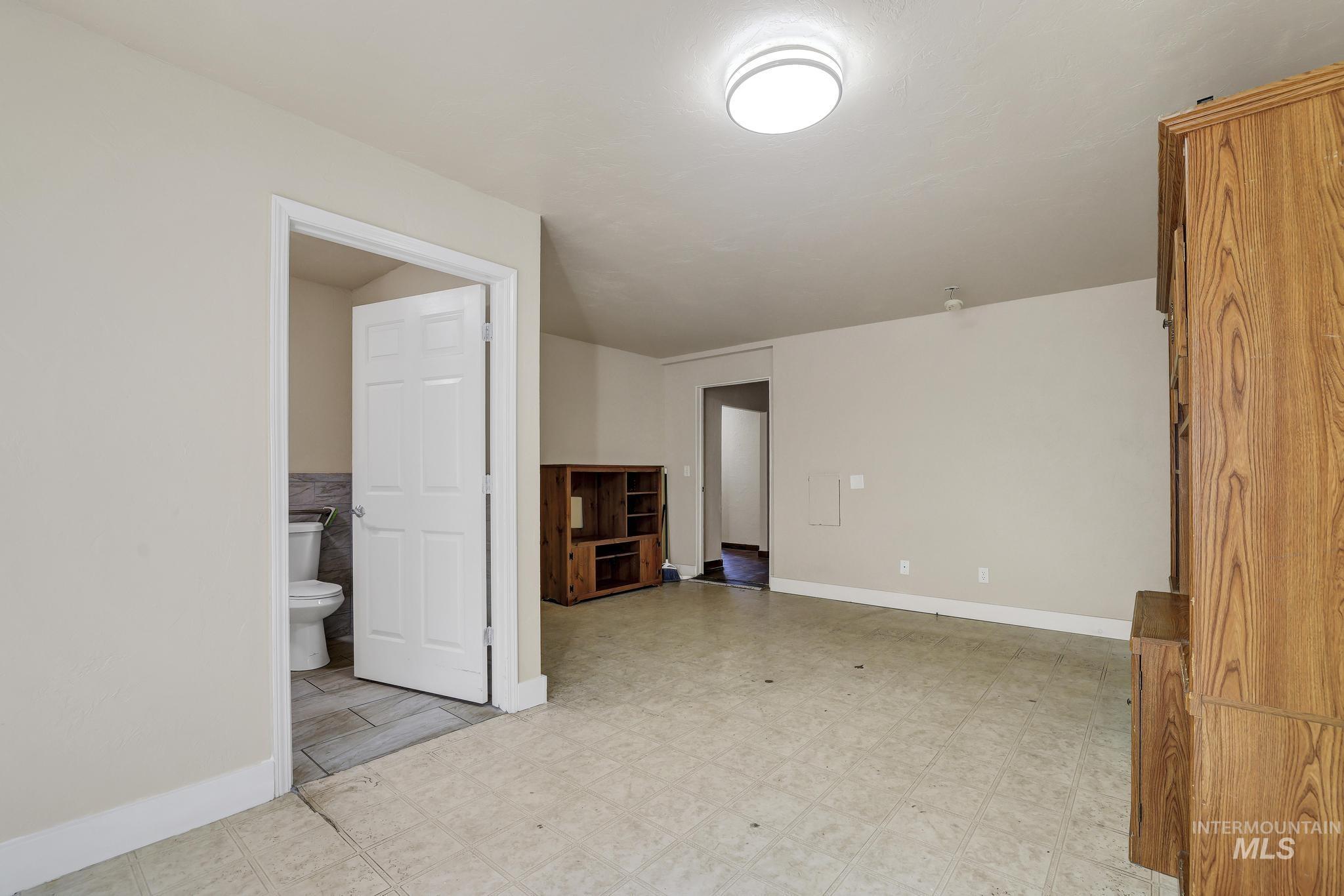 322 Jackson, Twin Falls, Idaho 83301, 3 Bedrooms, 2 Bathrooms, Residential For Sale, Price $280,000, 98983996