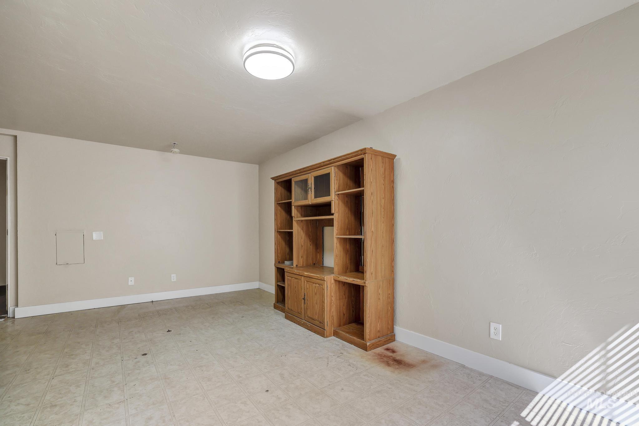 322 Jackson, Twin Falls, Idaho 83301, 3 Bedrooms, 2 Bathrooms, Residential For Sale, Price $280,000, 98983996