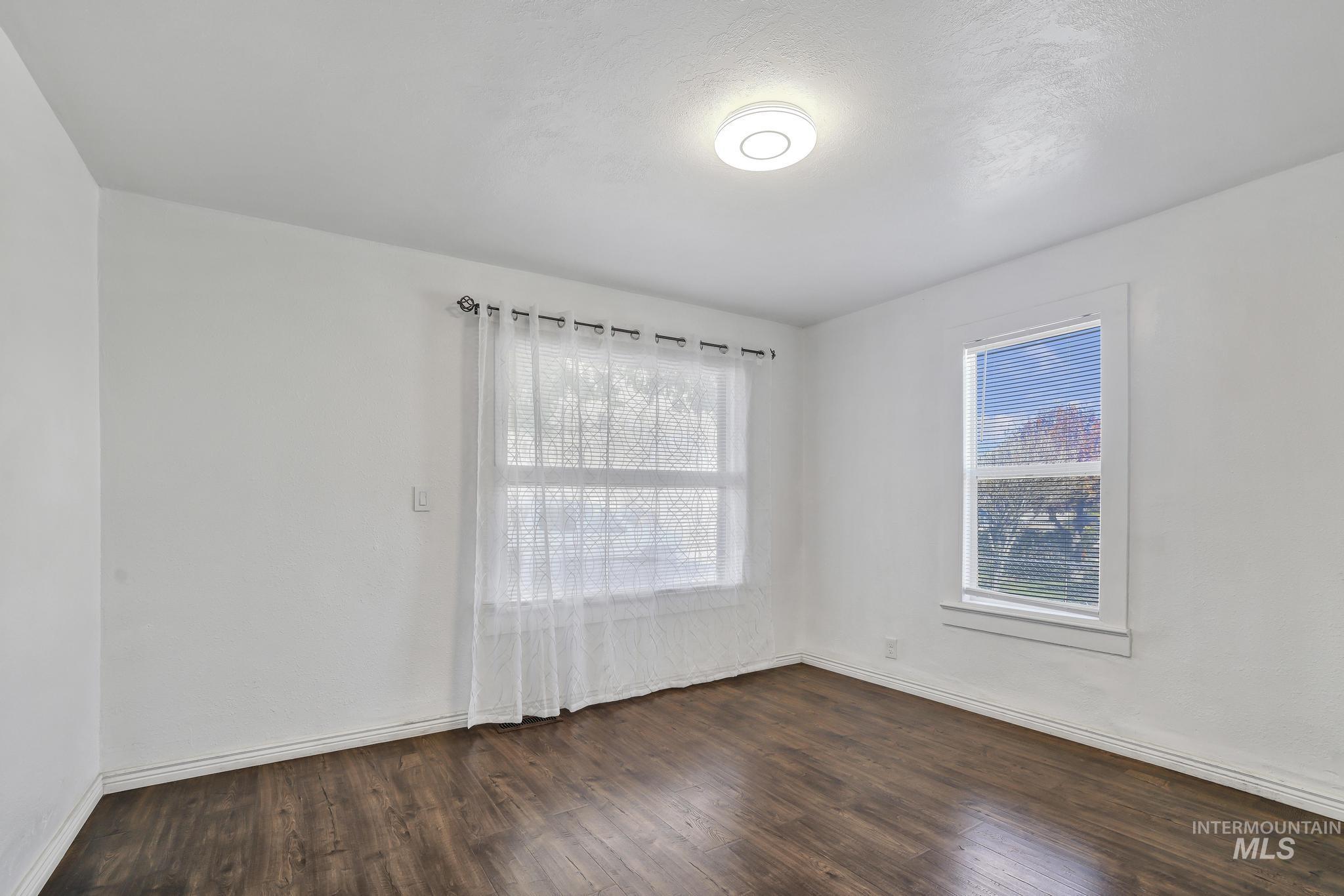 322 Jackson, Twin Falls, Idaho 83301, 3 Bedrooms, 2 Bathrooms, Residential For Sale, Price $280,000, 98983996