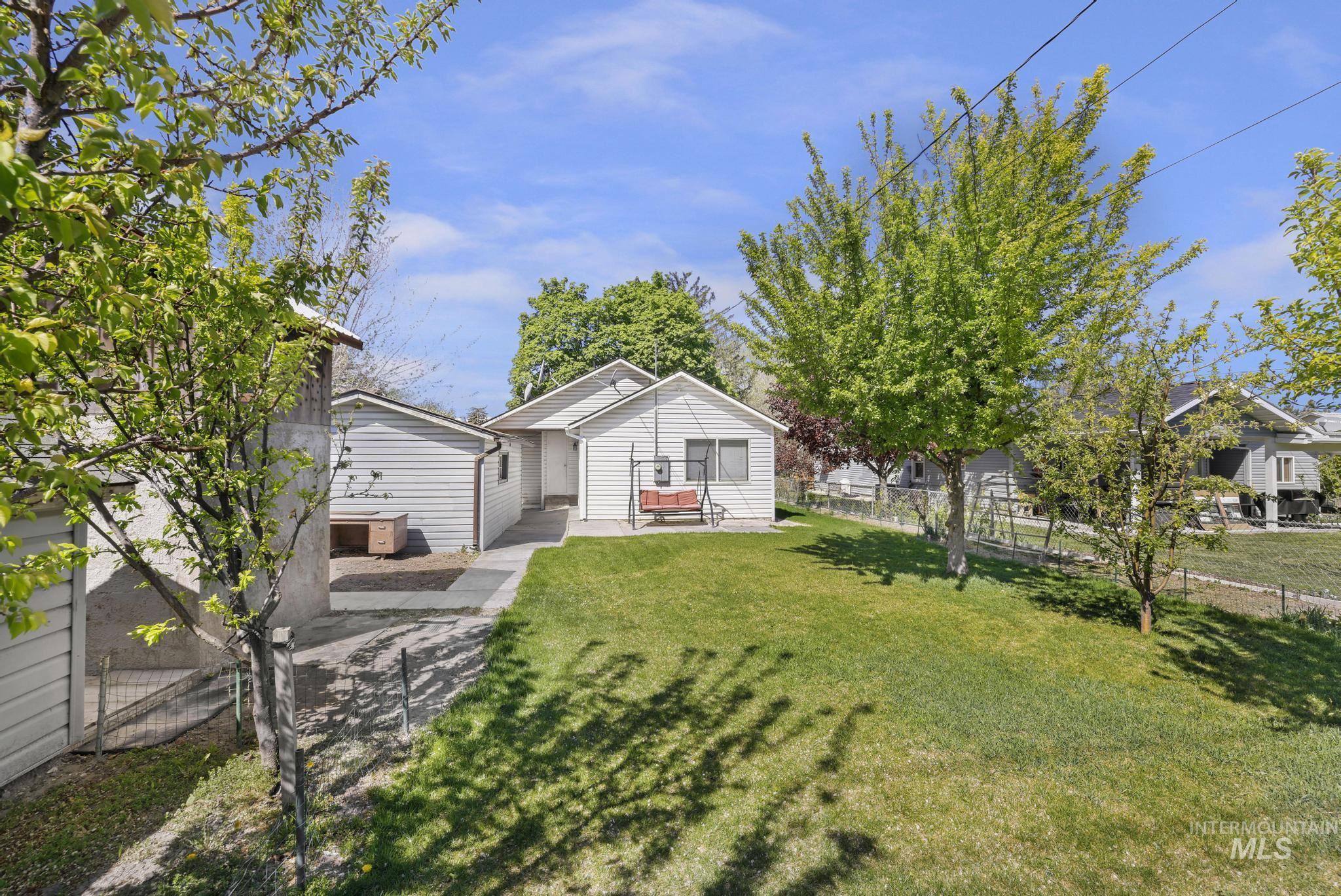 322 Jackson, Twin Falls, Idaho 83301, 3 Bedrooms, 2 Bathrooms, Residential For Sale, Price $280,000, 98983996