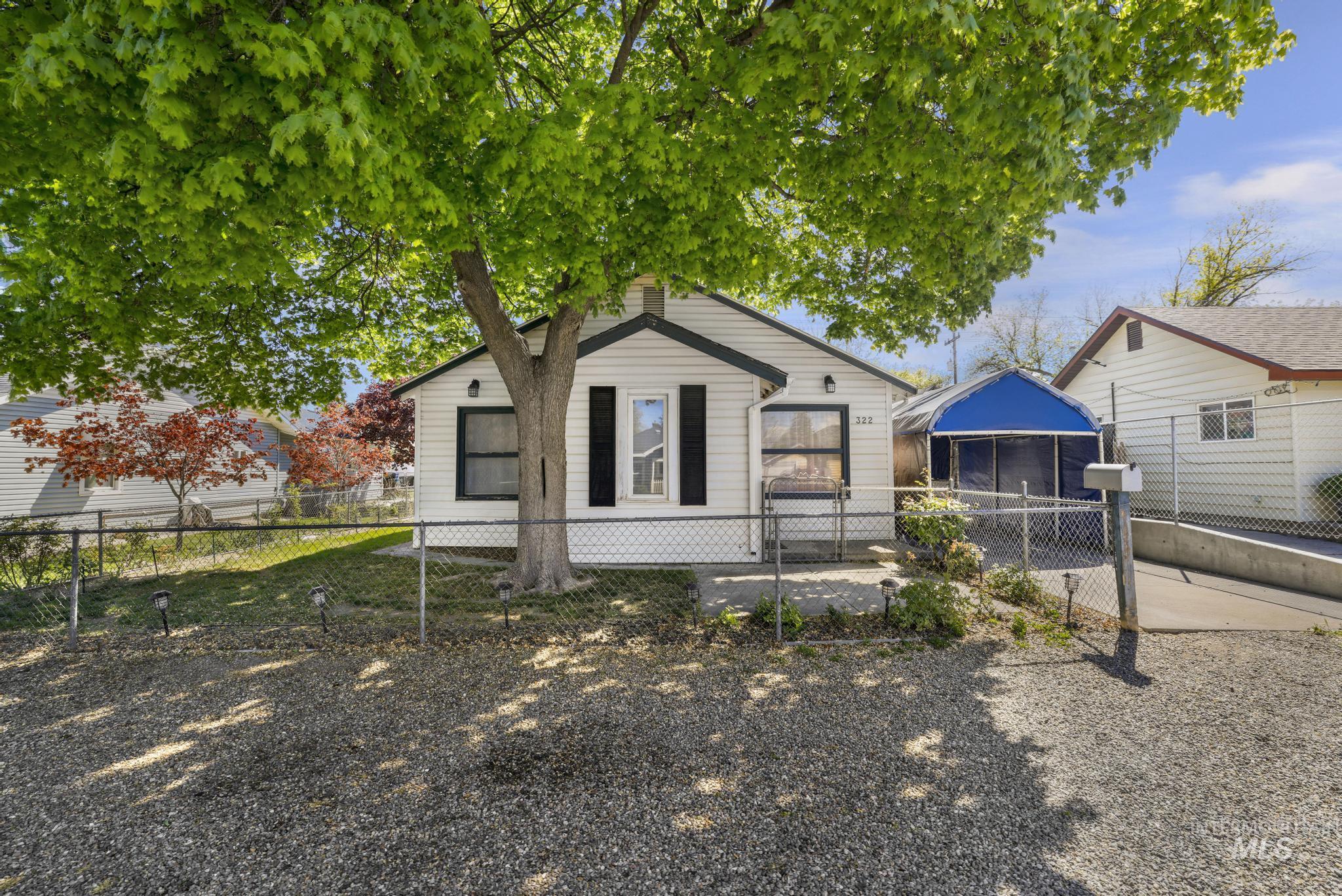 322 Jackson, Twin Falls, Idaho 83301, 3 Bedrooms, 2 Bathrooms, Residential For Sale, Price $280,000, 98983996